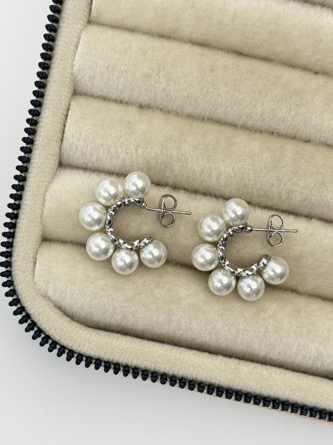 İTHAL İNCİ DETAYLI SİLVER HALKA KÜPE