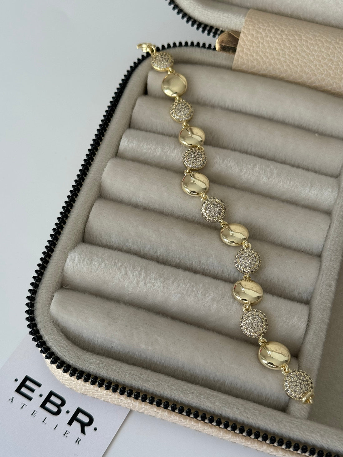 İTHAL OVAL TAŞ DETAYLI GOLD BİLEKLİK