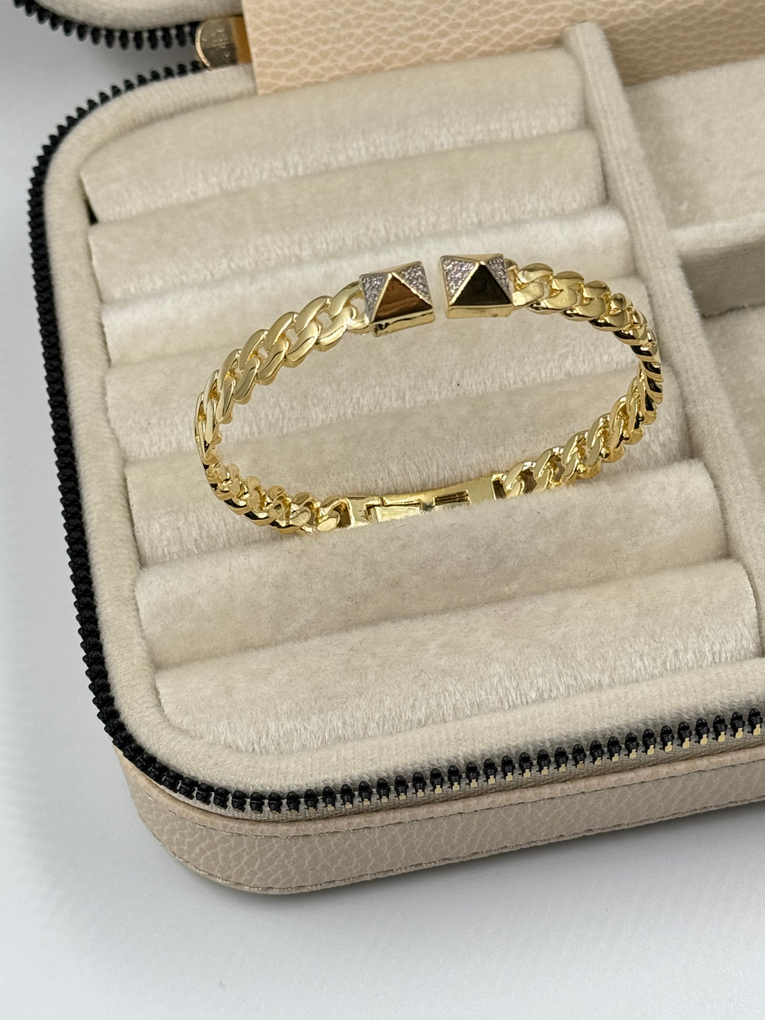 İTHAL ÜÇGEN DETAYLI ZİNCİR GOLD KELEPÇE BİLEZİK