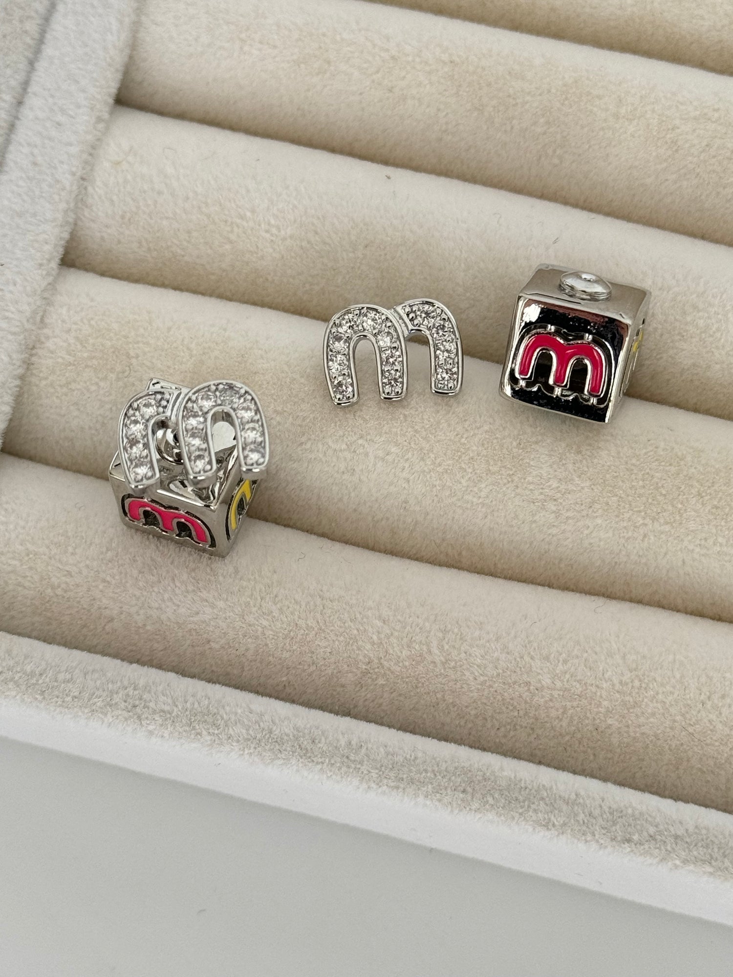 İTHAL KÜP DETAYLI SİLVER MARKA MODEL KÜPE