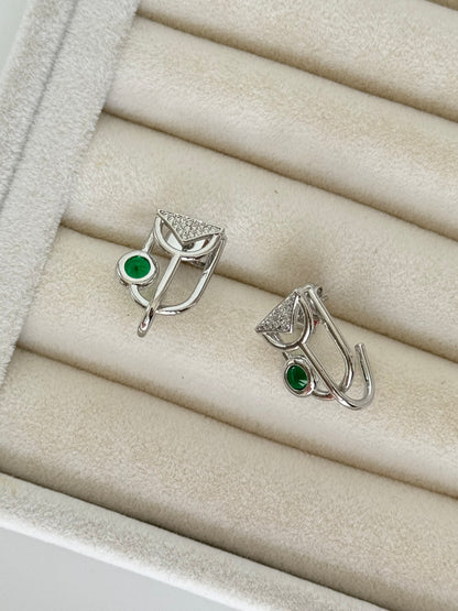 İTHAL YEŞİL TAŞ DETAYLI SİLVER KÜPE