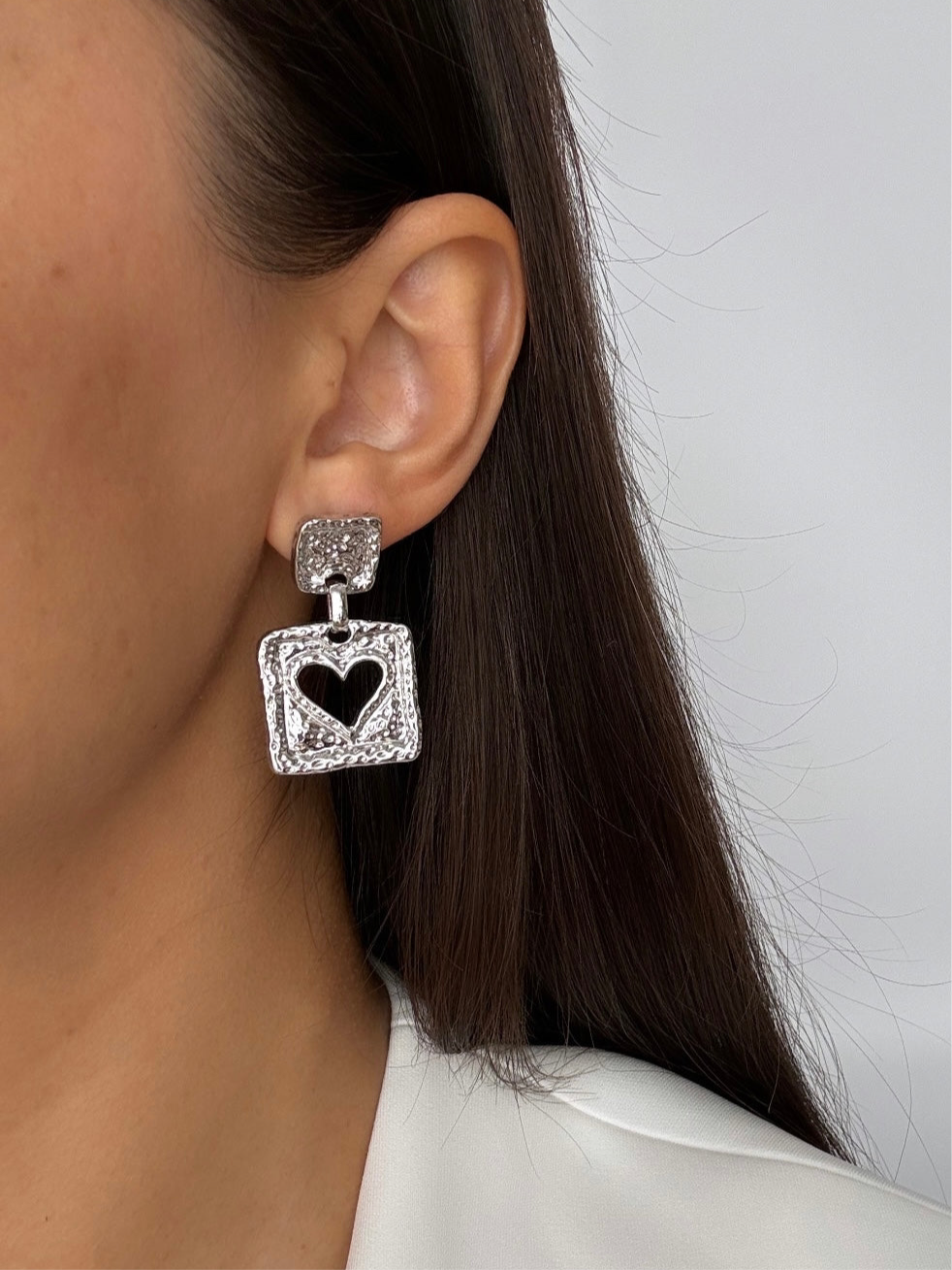 İTHAL KALP DETAYLI SİLVER KÜPE