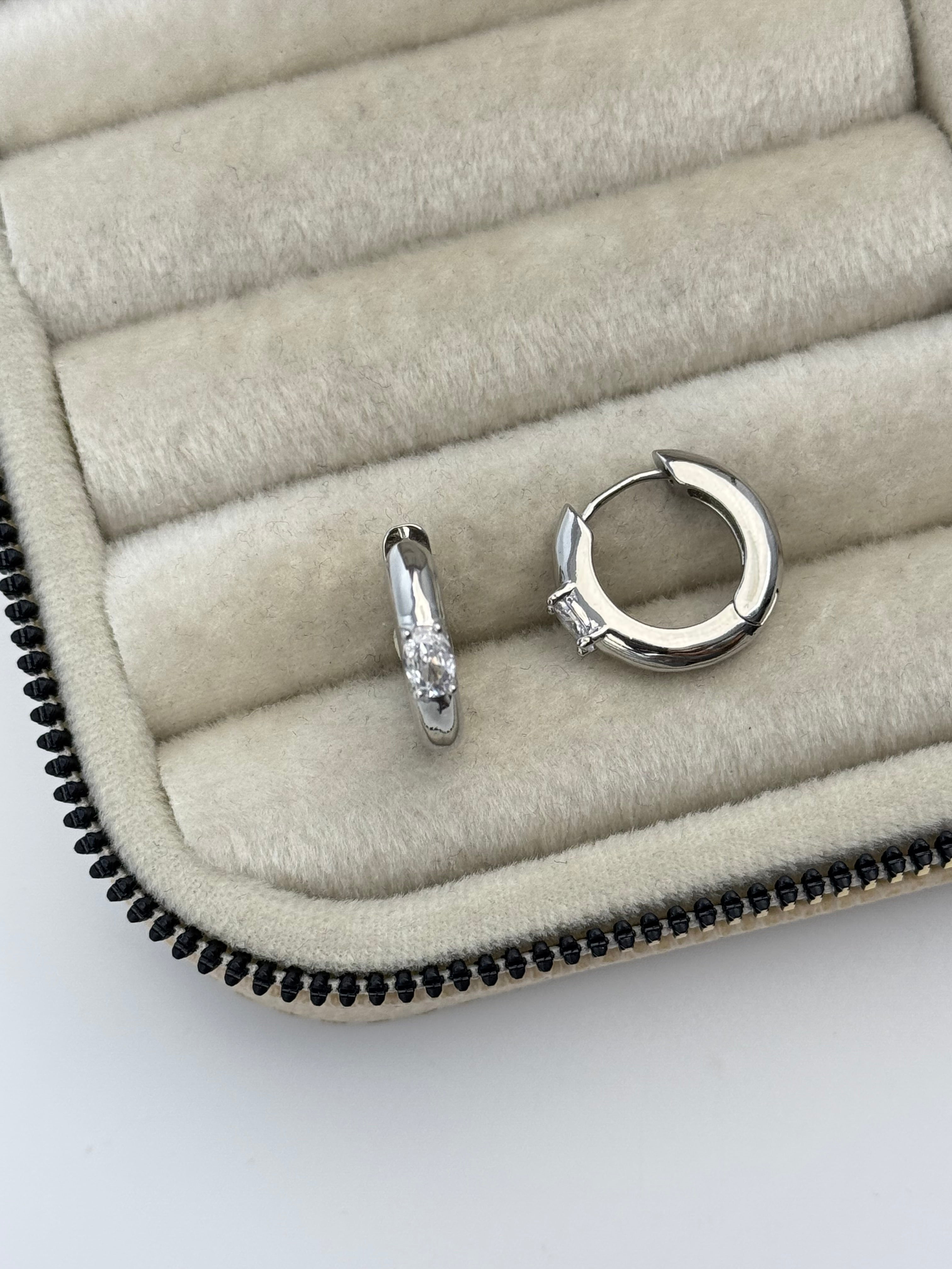 İTHAL TEKTAŞ DETAYLI SİLVER HALKA KÜPE