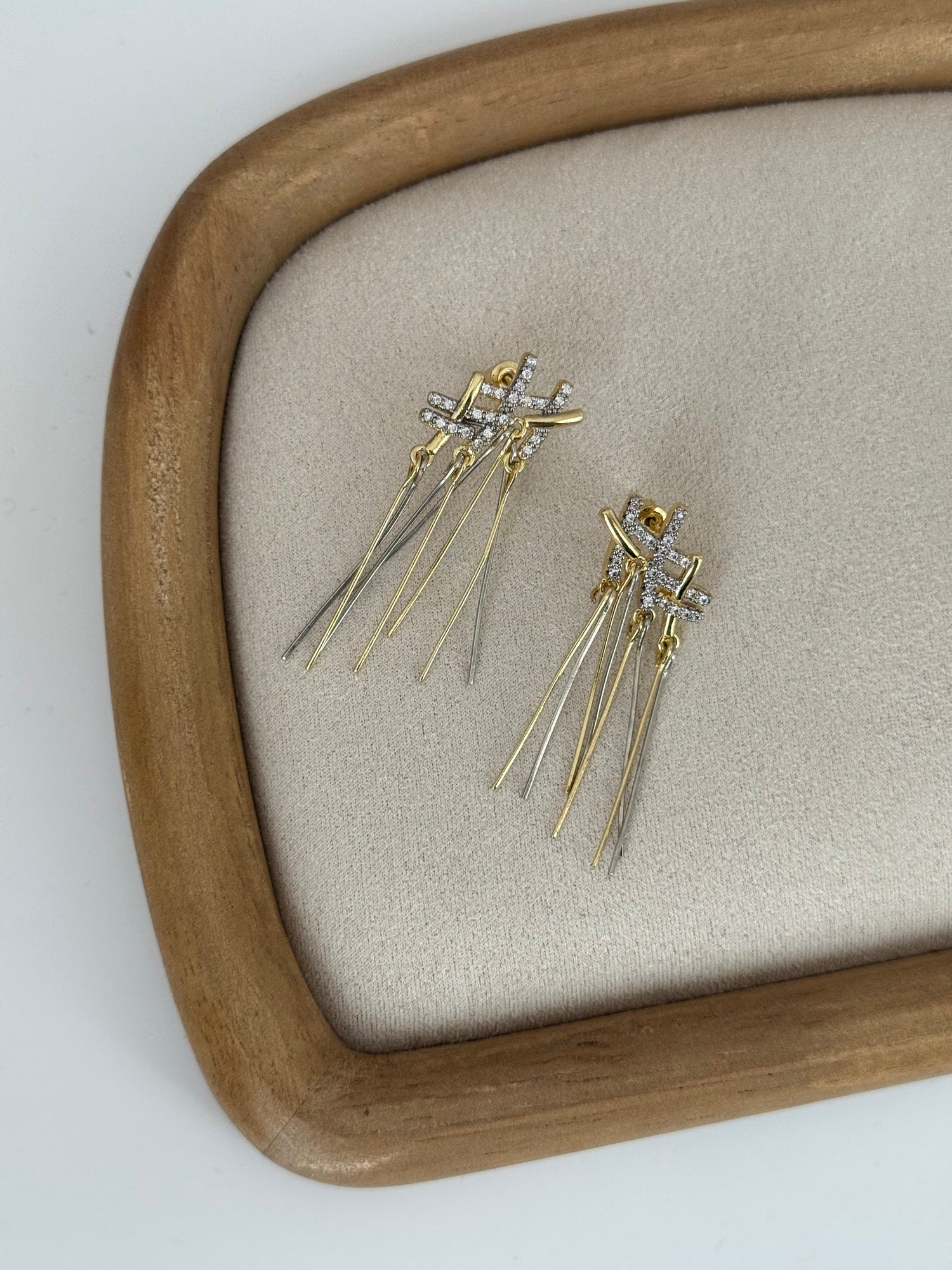 MAHİN TAŞ DETAYLI GOLD KÜPE
