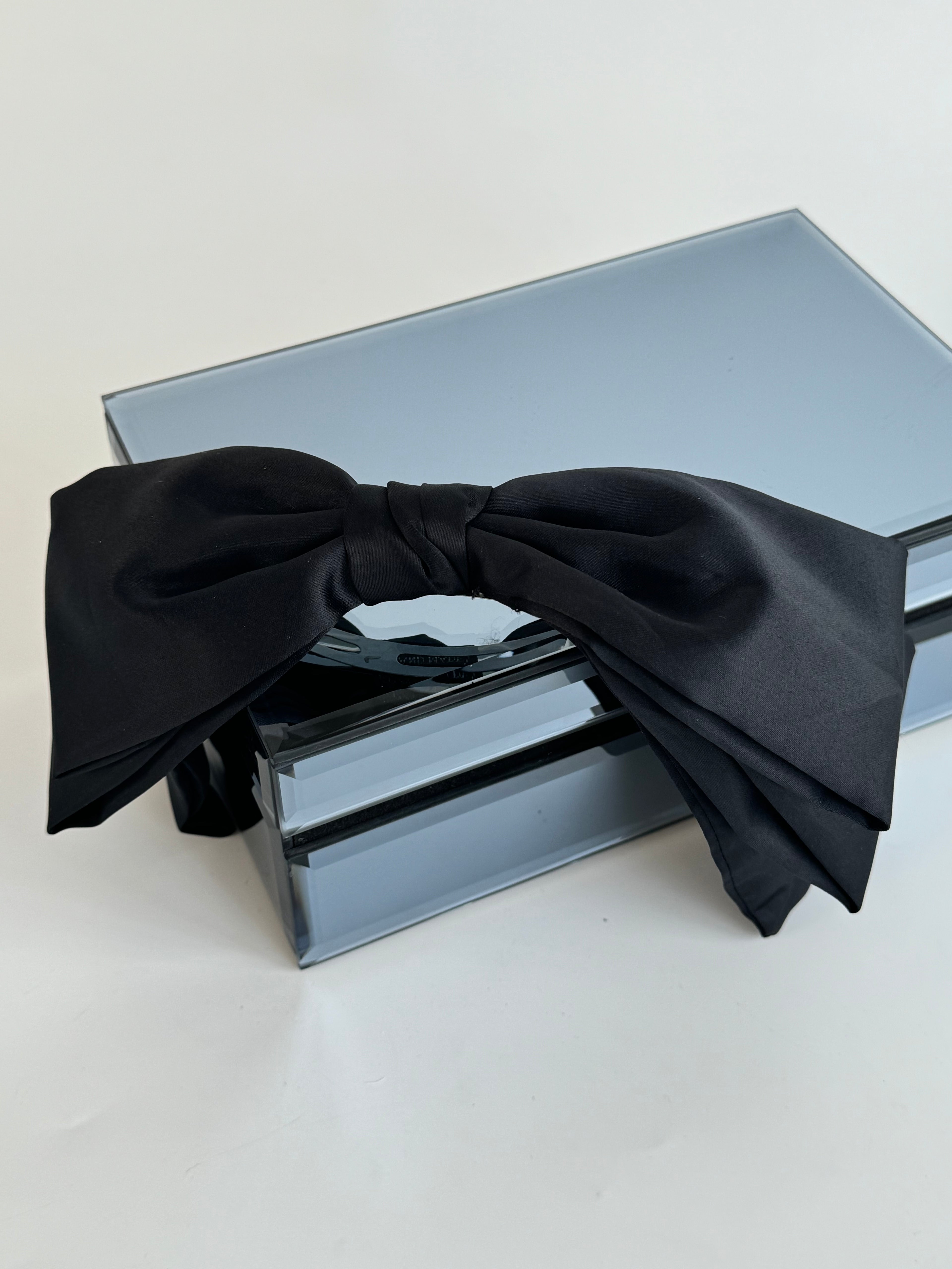 İTHAL SİYAH FİYONKLU KUMAŞ TOKA