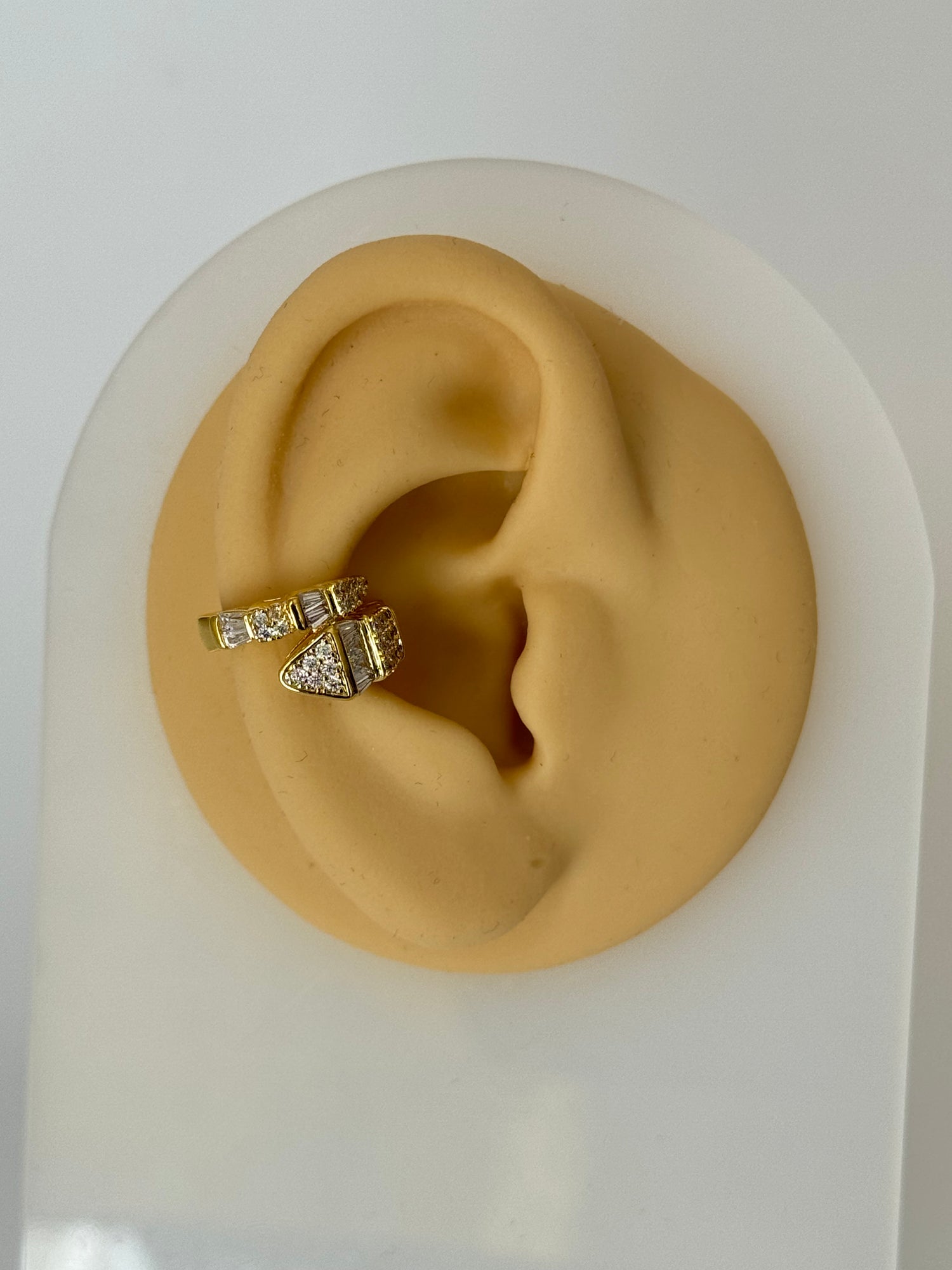 VENA YILAN DETAYLI GOLD MARKA MODEL KIKIRDAK KÜPE EARCUFF