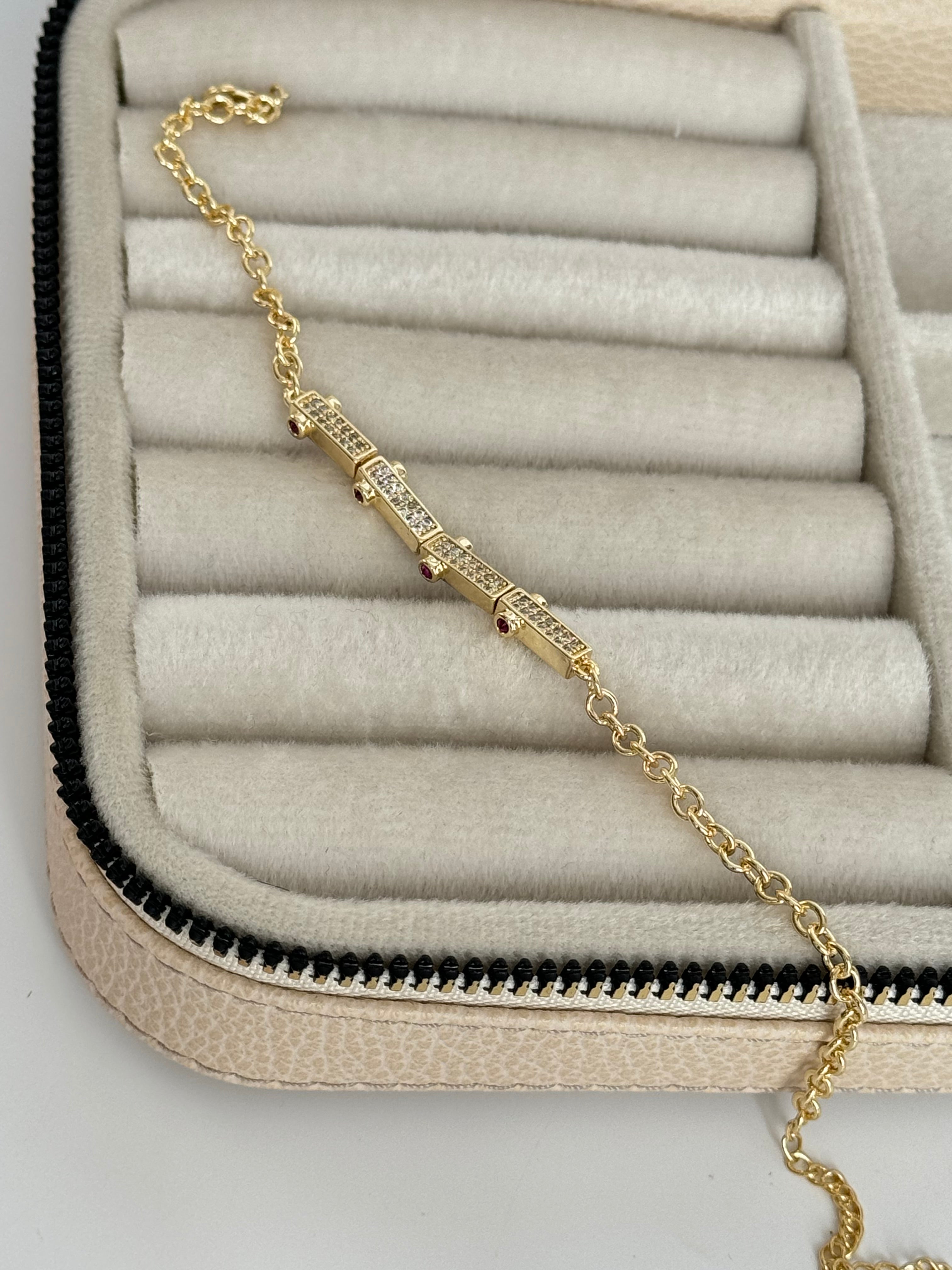 AVİN TAŞ DETAYLI GOLD BİLEKLİK