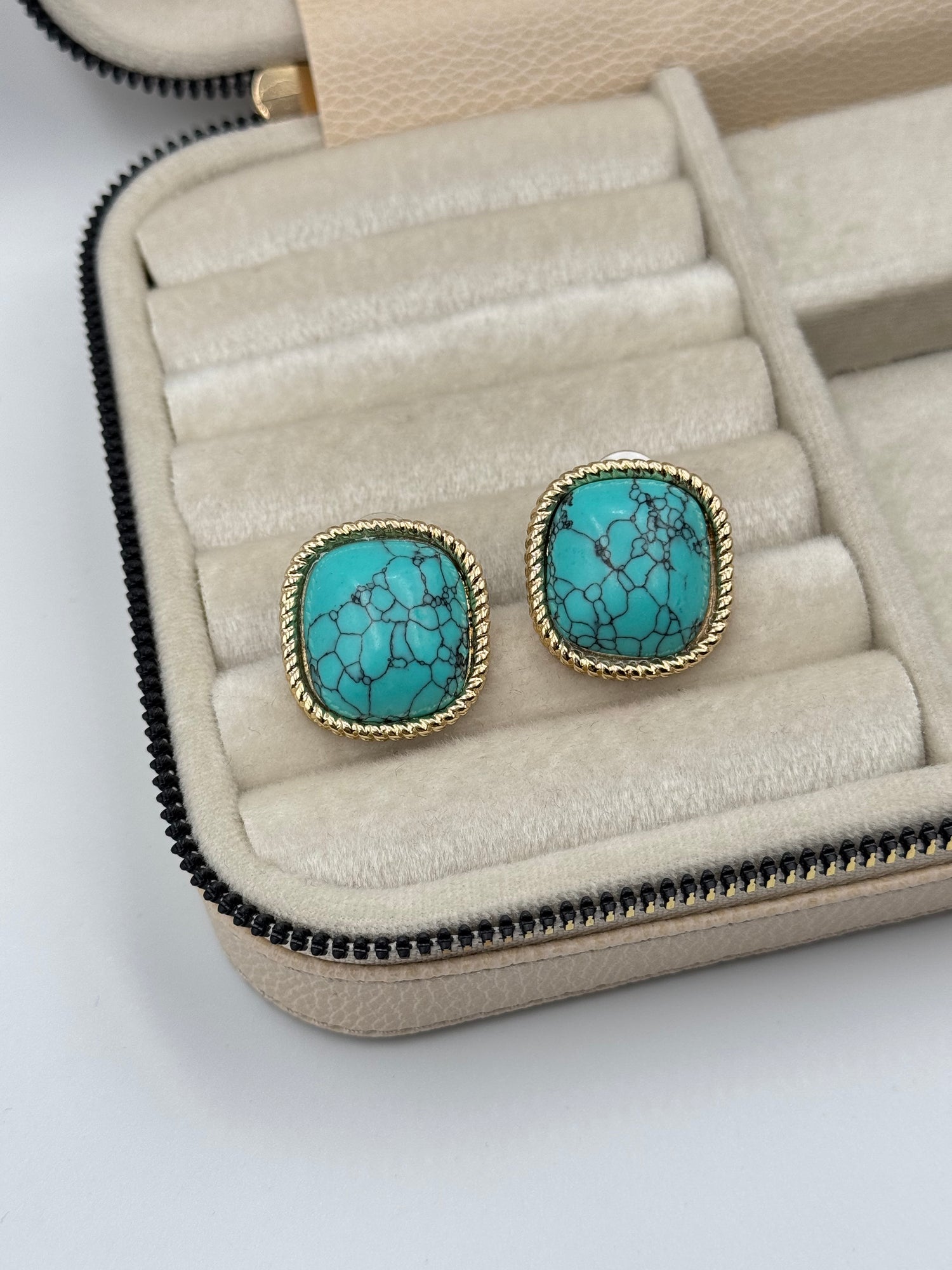 İTHAL FİRUZE TAŞ GÖRÜNÜMLÜ KÜPE