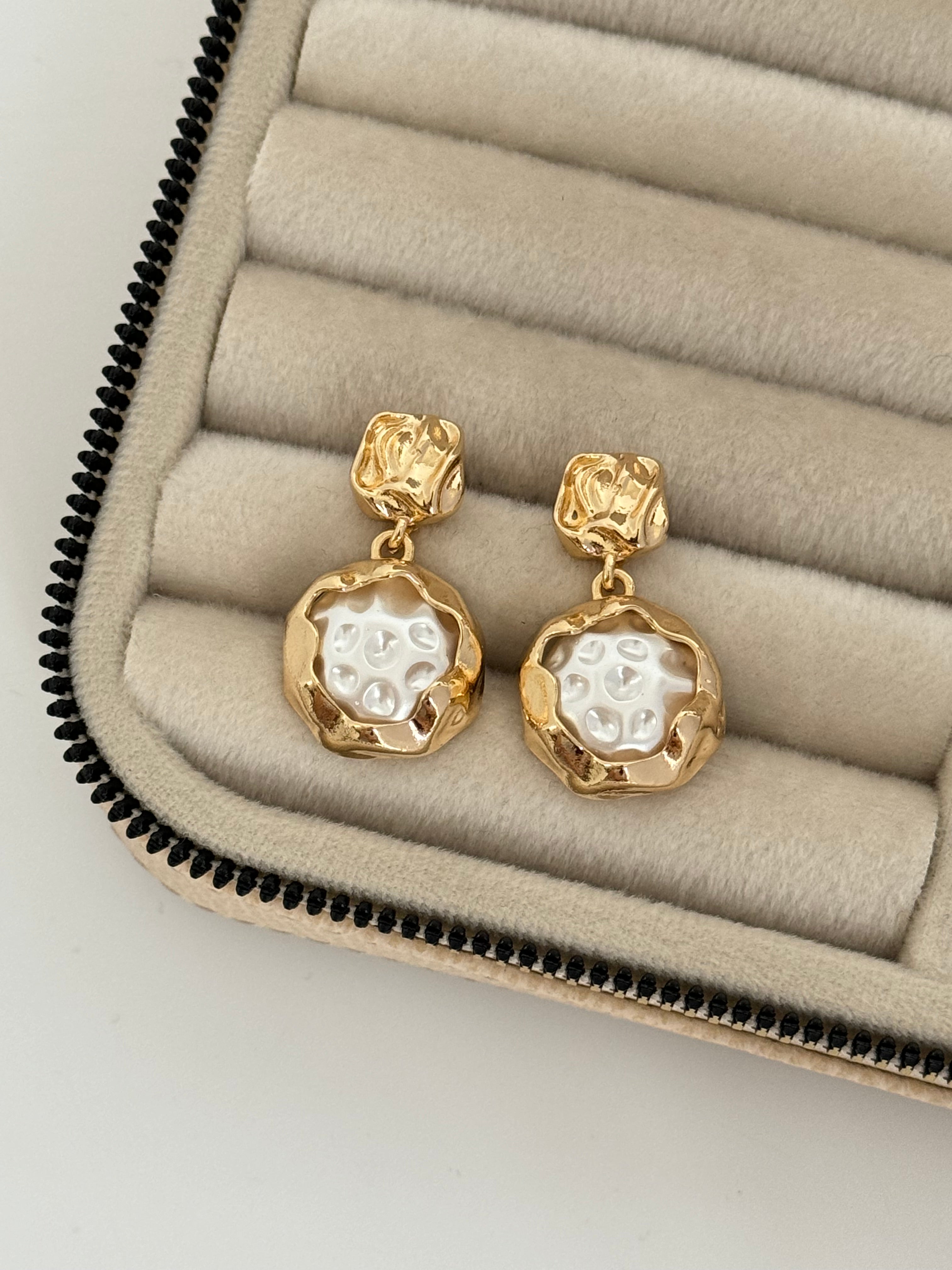 İTHAL İNCİ DETAYLI GOLD KÜPE