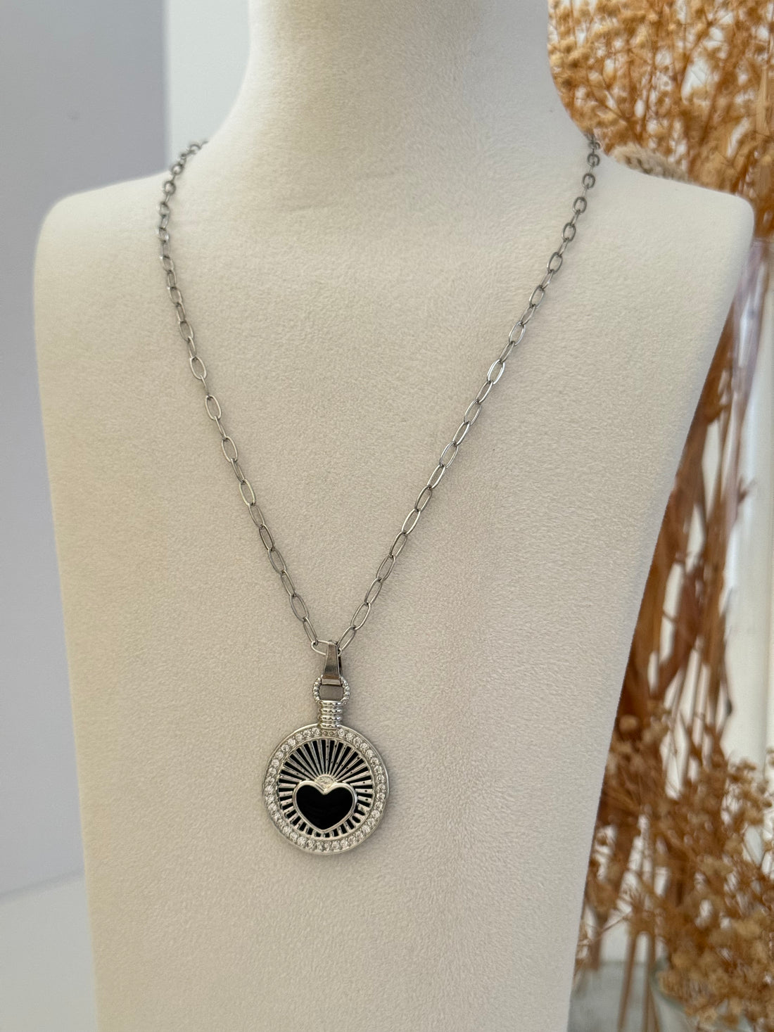 İTHAL SİYAH MİNELİ KALP DETAYLI SİLVER KOLYE