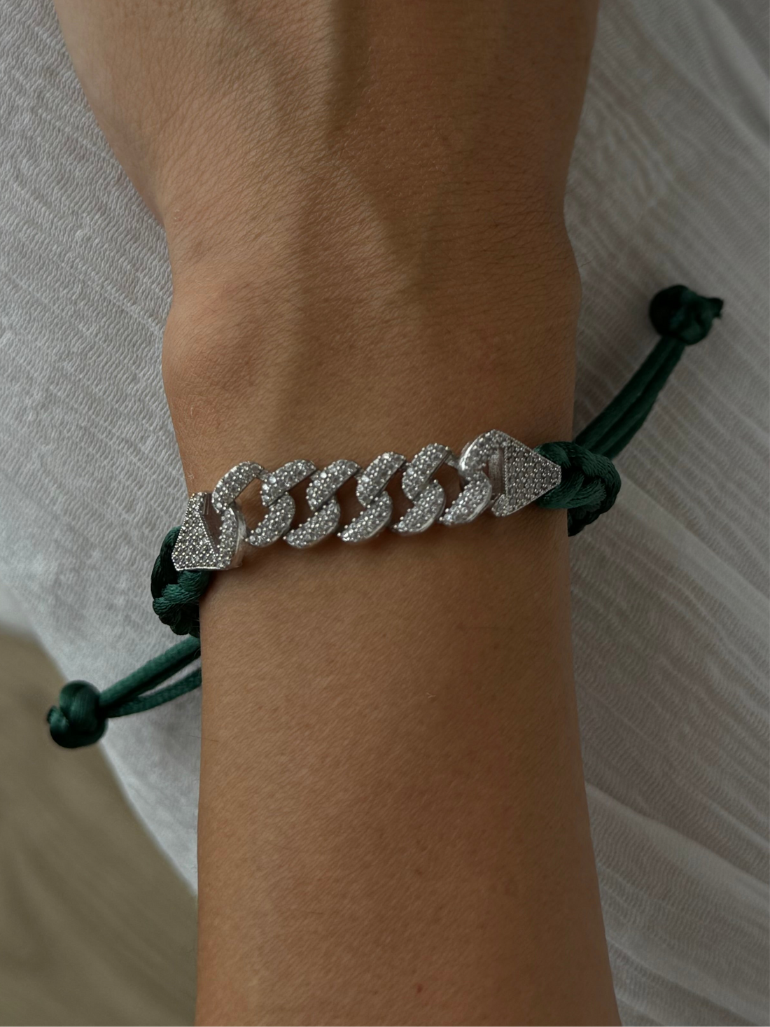 YEŞİL İPLİ TAŞLI ZİNCİR DETAYLI BİLEKLİK