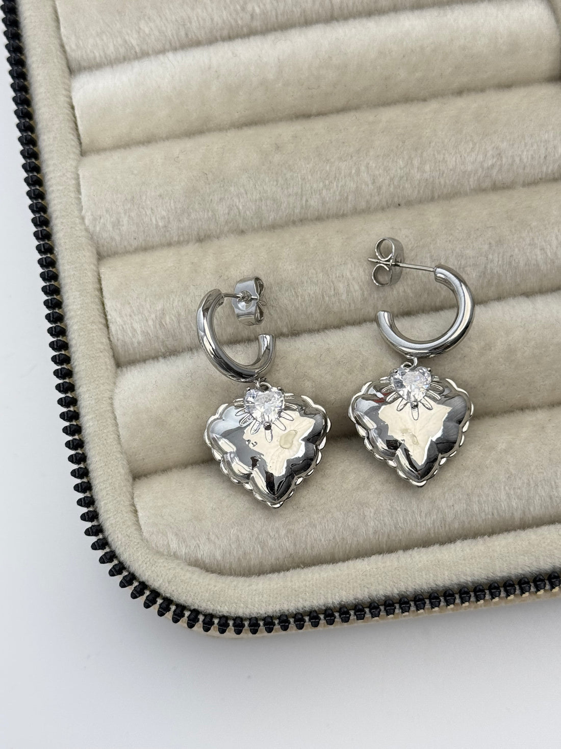 İTHAL TAŞLI BALON DETAYLI SİLVER KÜPE