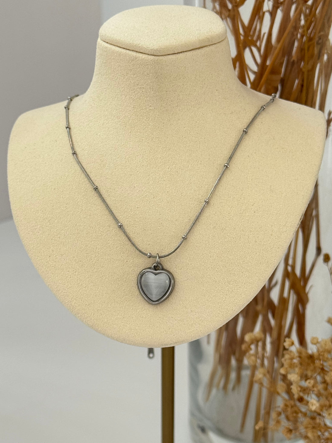 KEDİ GÖZ DETAYLI KALPLİ SİLVER ÇELİK KOLYE