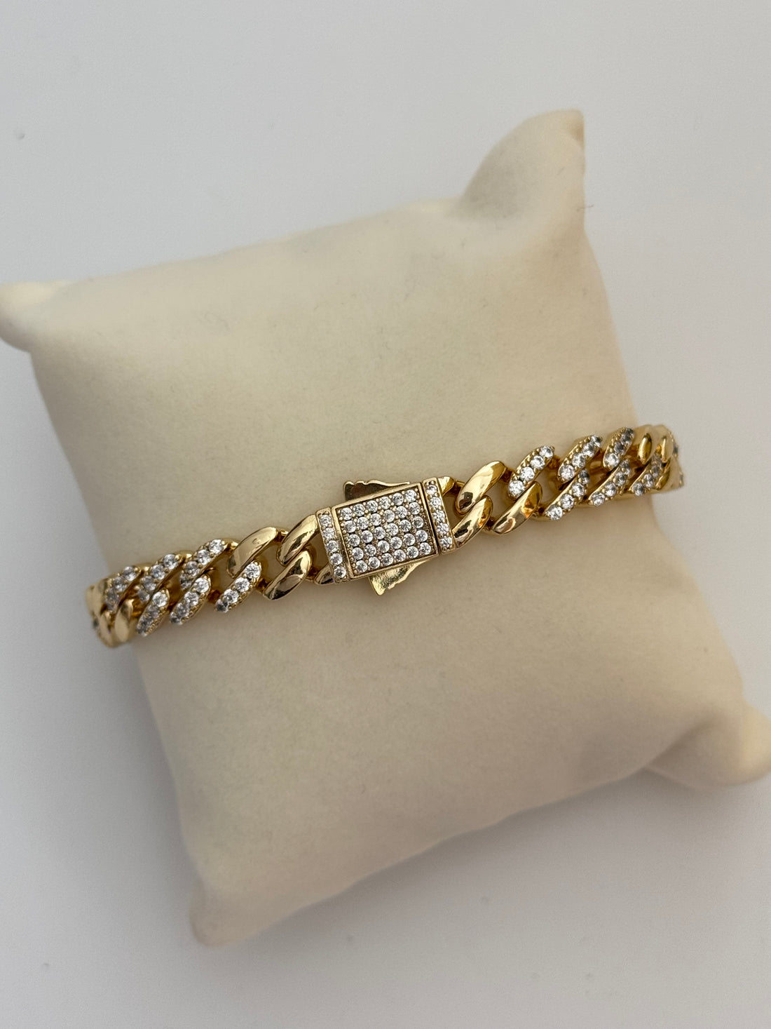 İTHAL TAŞ DETAYLI GURMET GOLD BİLEKLİK