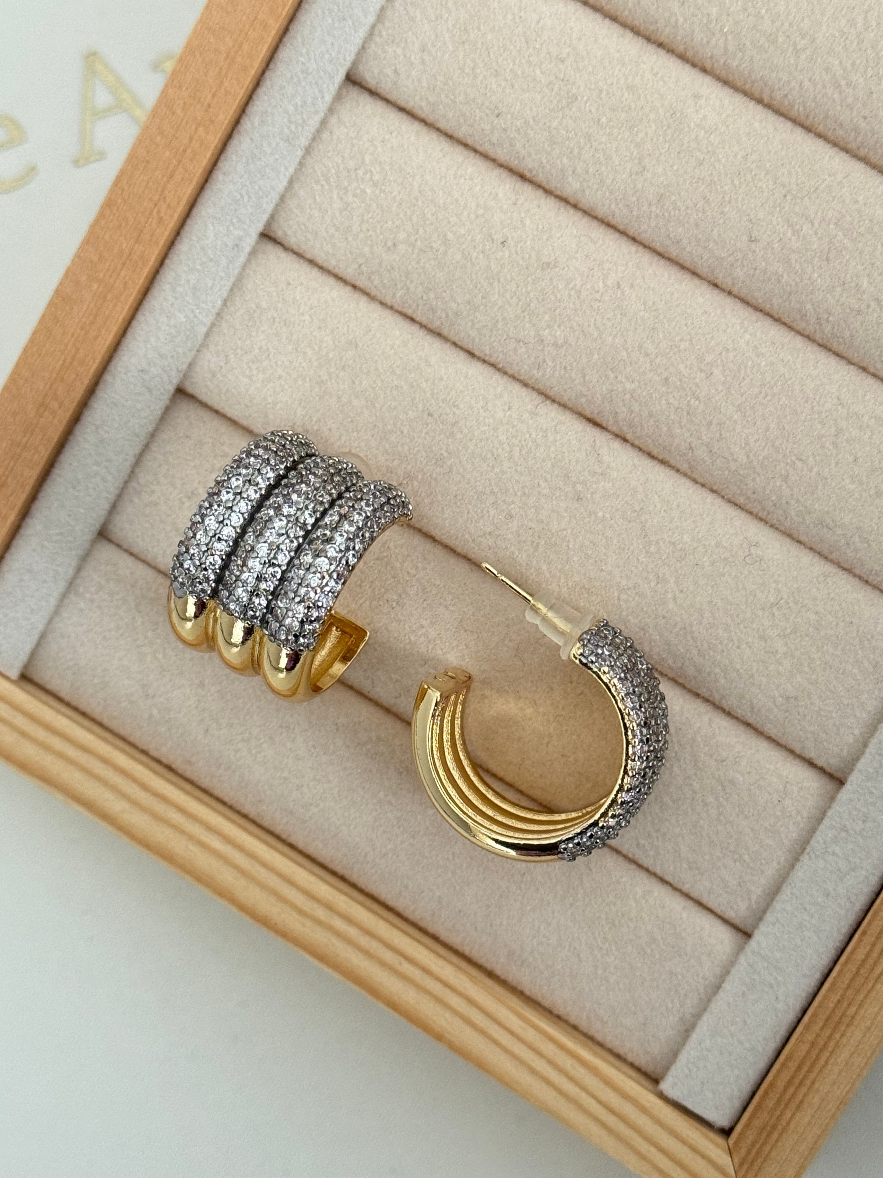 SEREA TAŞ DETAYLI GOLD KÜPE