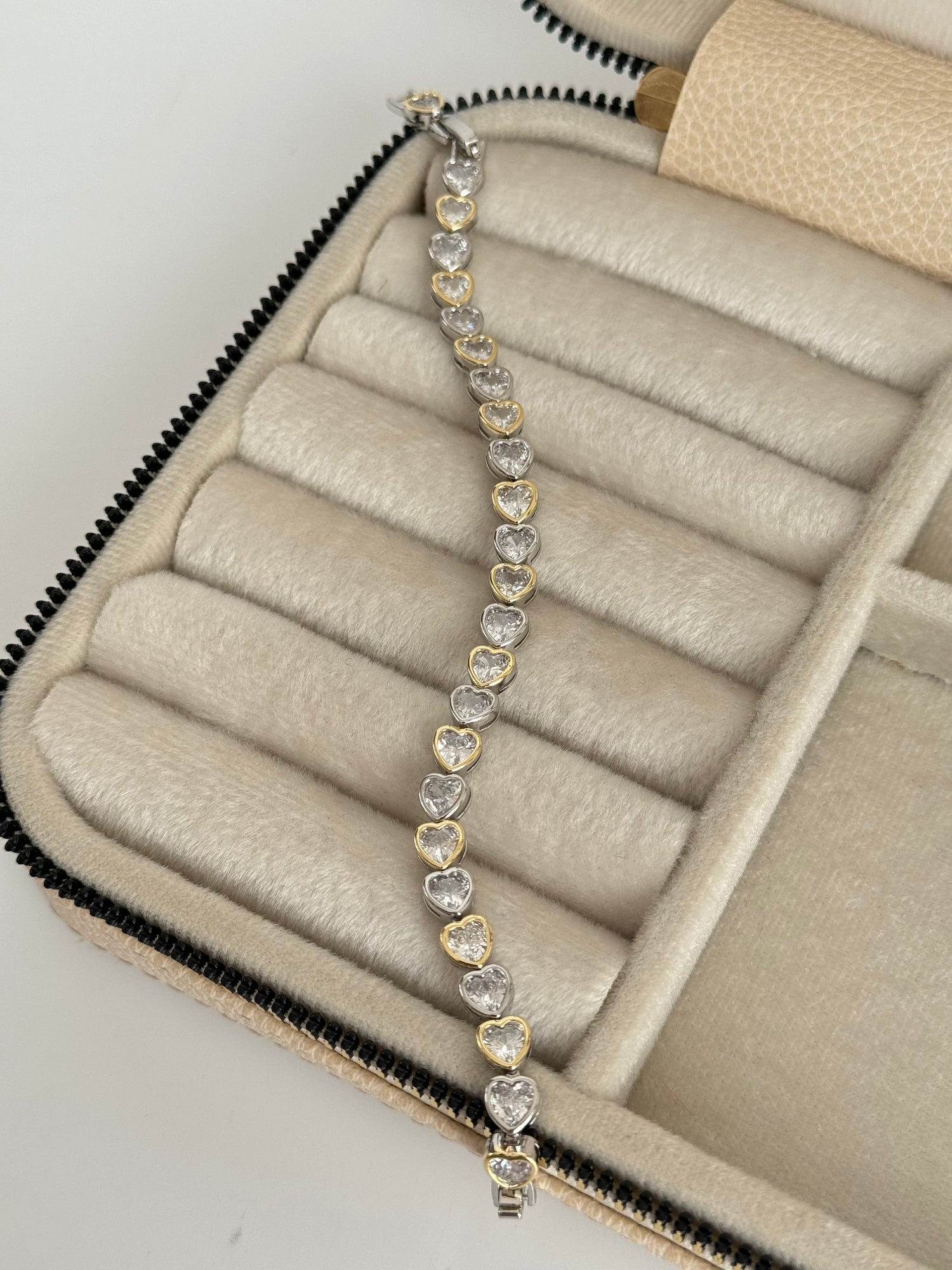 İTHAL ZİRKON TAŞLI KALP DETAYLI BİLEKLİK