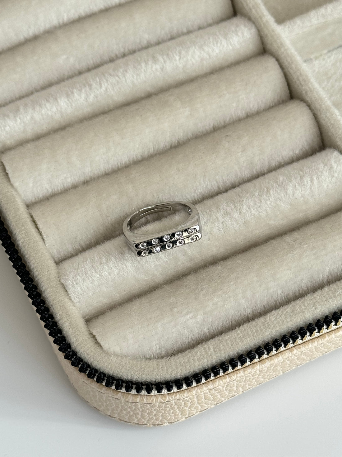 İTHAT TAŞ DETAYLI AYARLANABİLİR SİLVER YÜZÜK