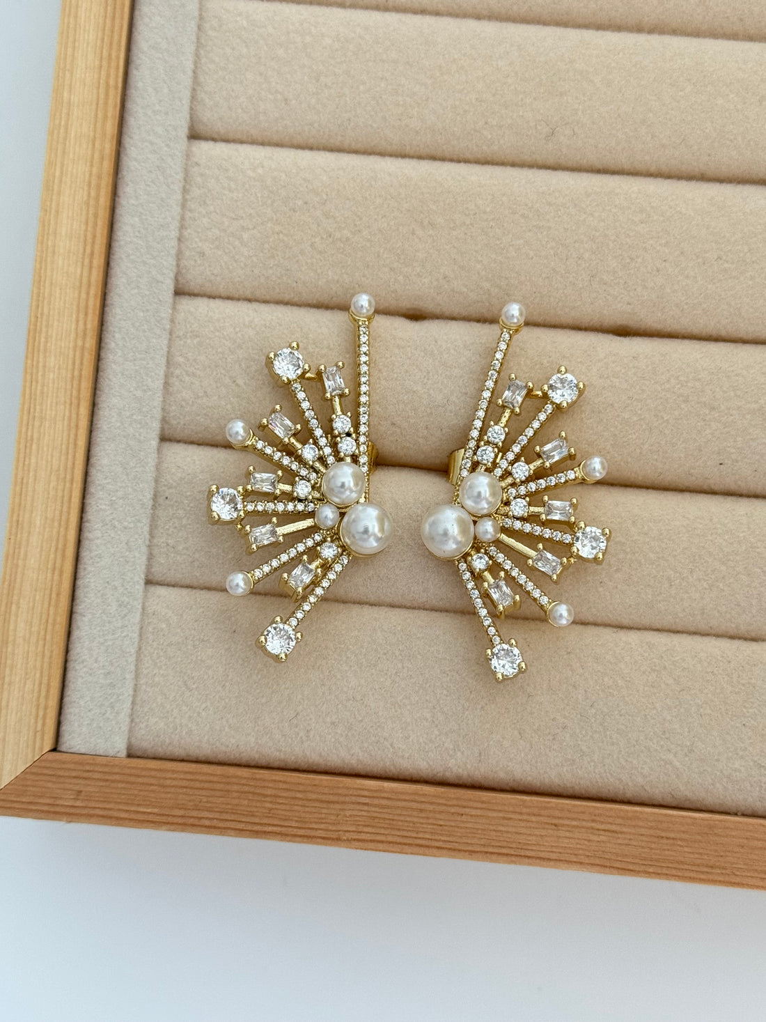 JORA İNCİ DETAYLI GOLD KÜPE