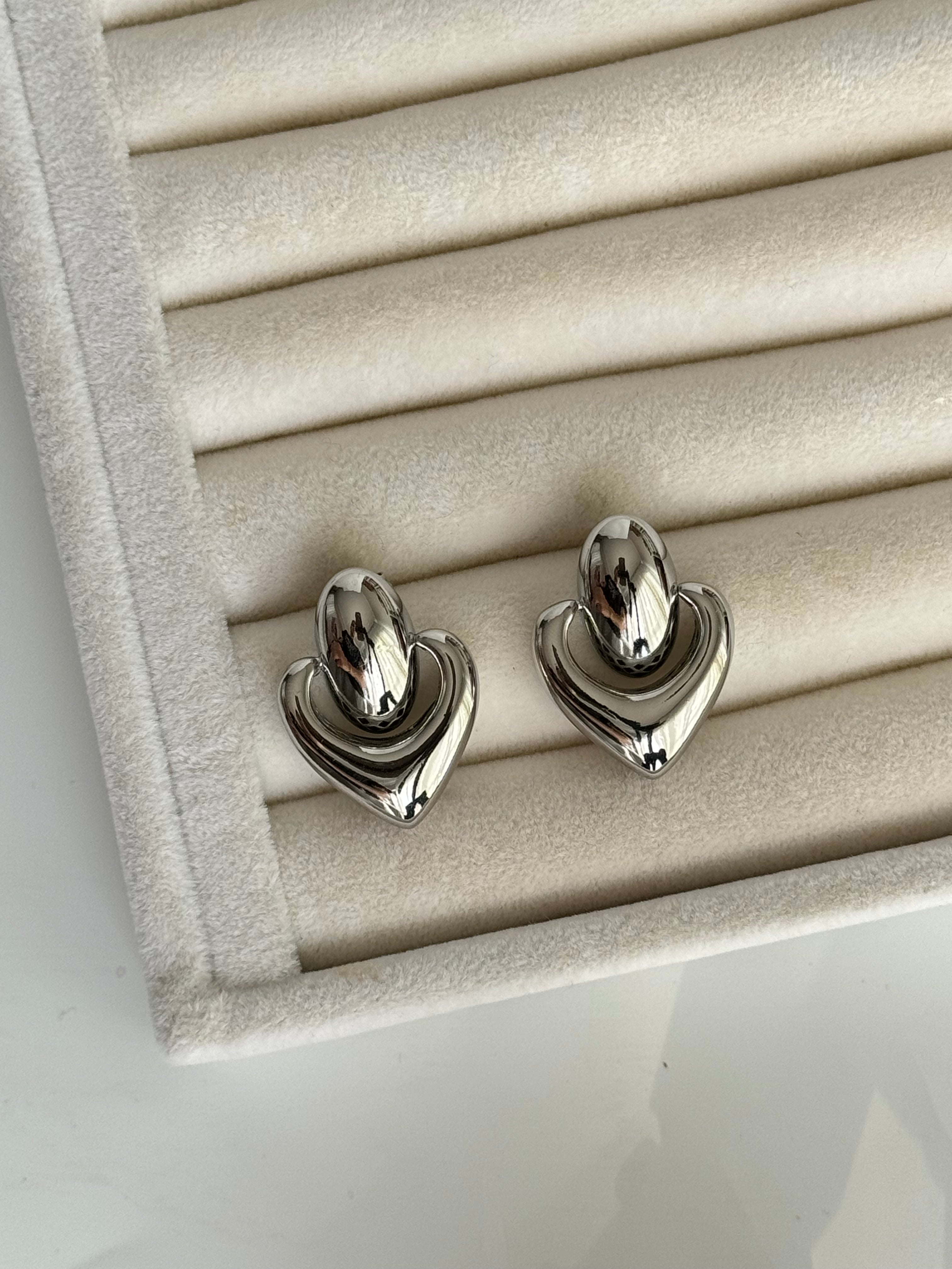 İTHAL DETAYLI SİLVER KÜPE