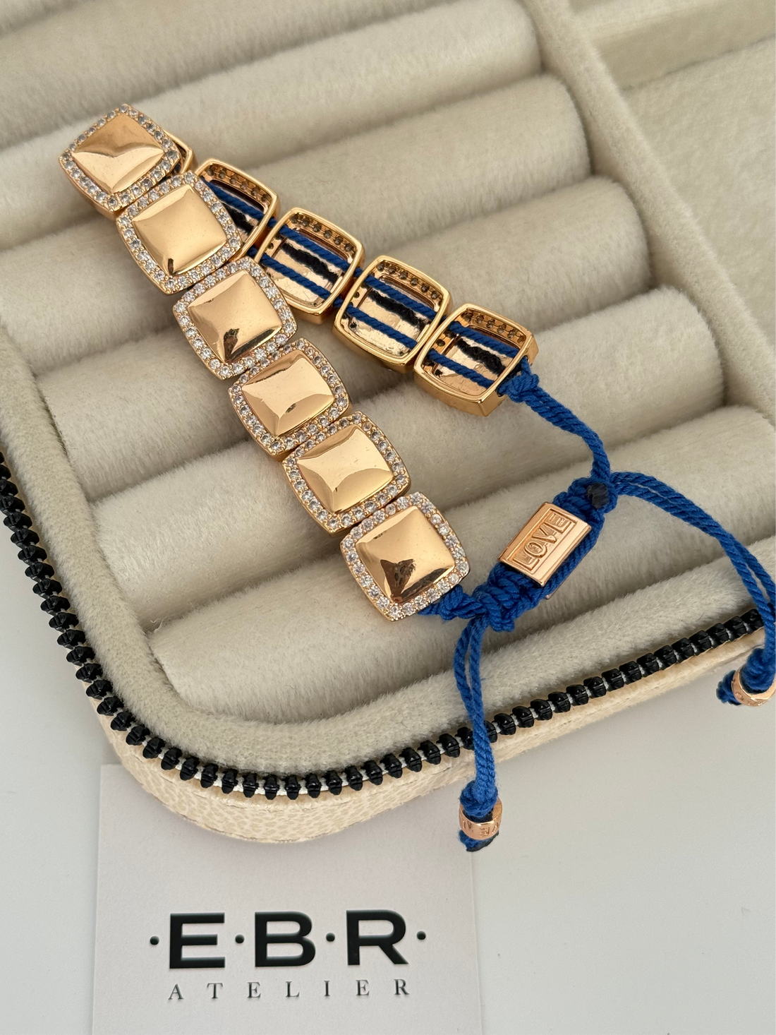 İTHAL KARE TAŞ DETAYLI GOLD MAVİ İPLİ BİLEKLİK