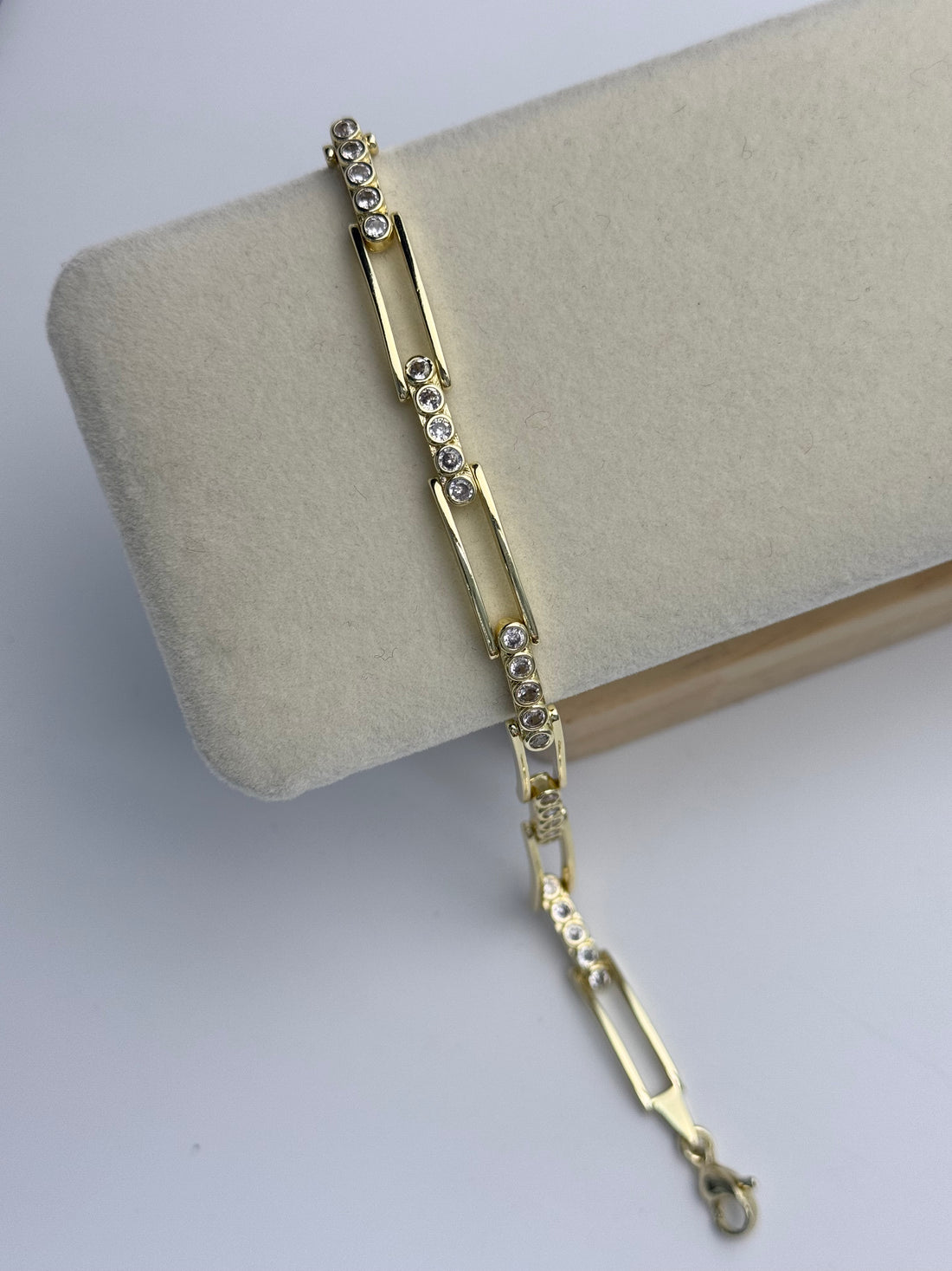 İTHAL DETAYLI GOLD BİLEKLİK