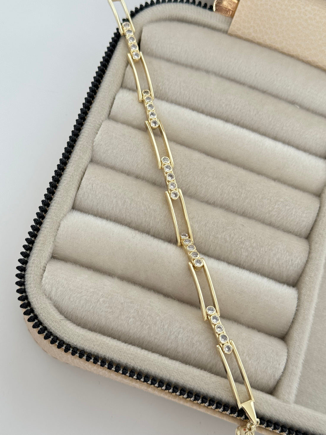 İTHAL DETAYLI GOLD BİLEKLİK