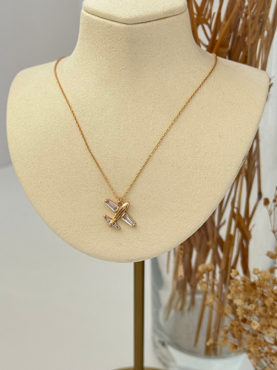 UÇAK DETAYLI GOLD ÇELİK KOLYE