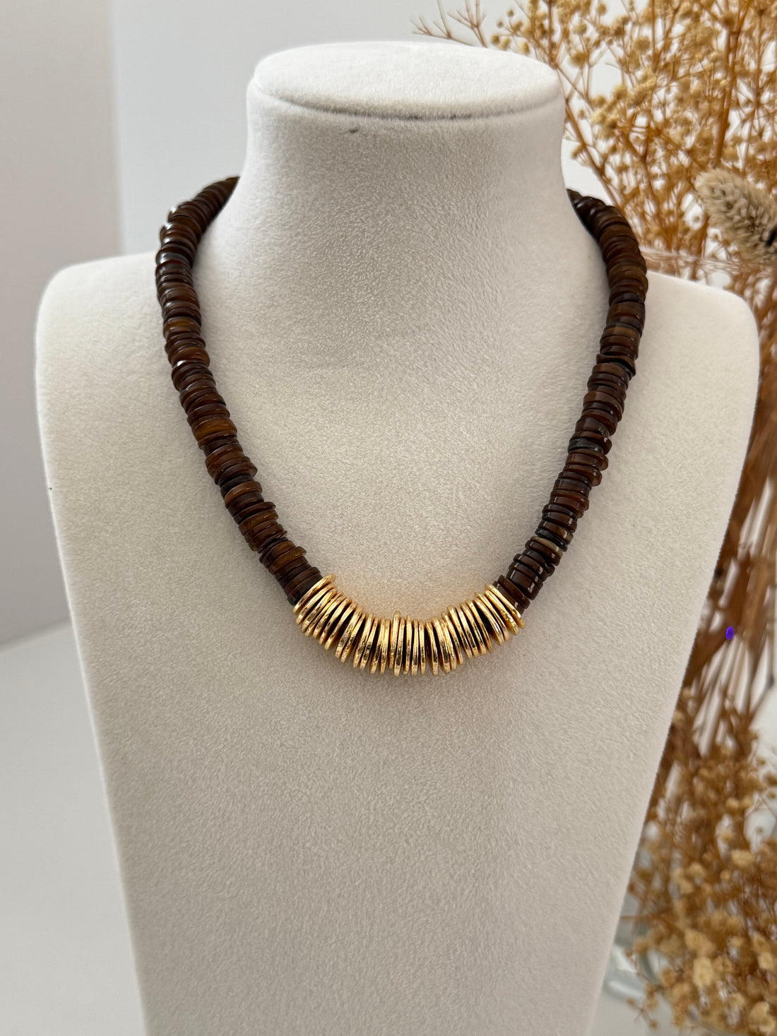 AVEN ALTIN KAPLAMA DETAYLI KAHVERENGİ CAM BONCUK KOLYE