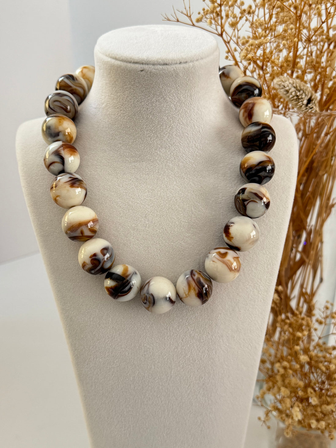 İTHAL TOP DETAYLI KREM EBRULİ KEMİK KOLYE
