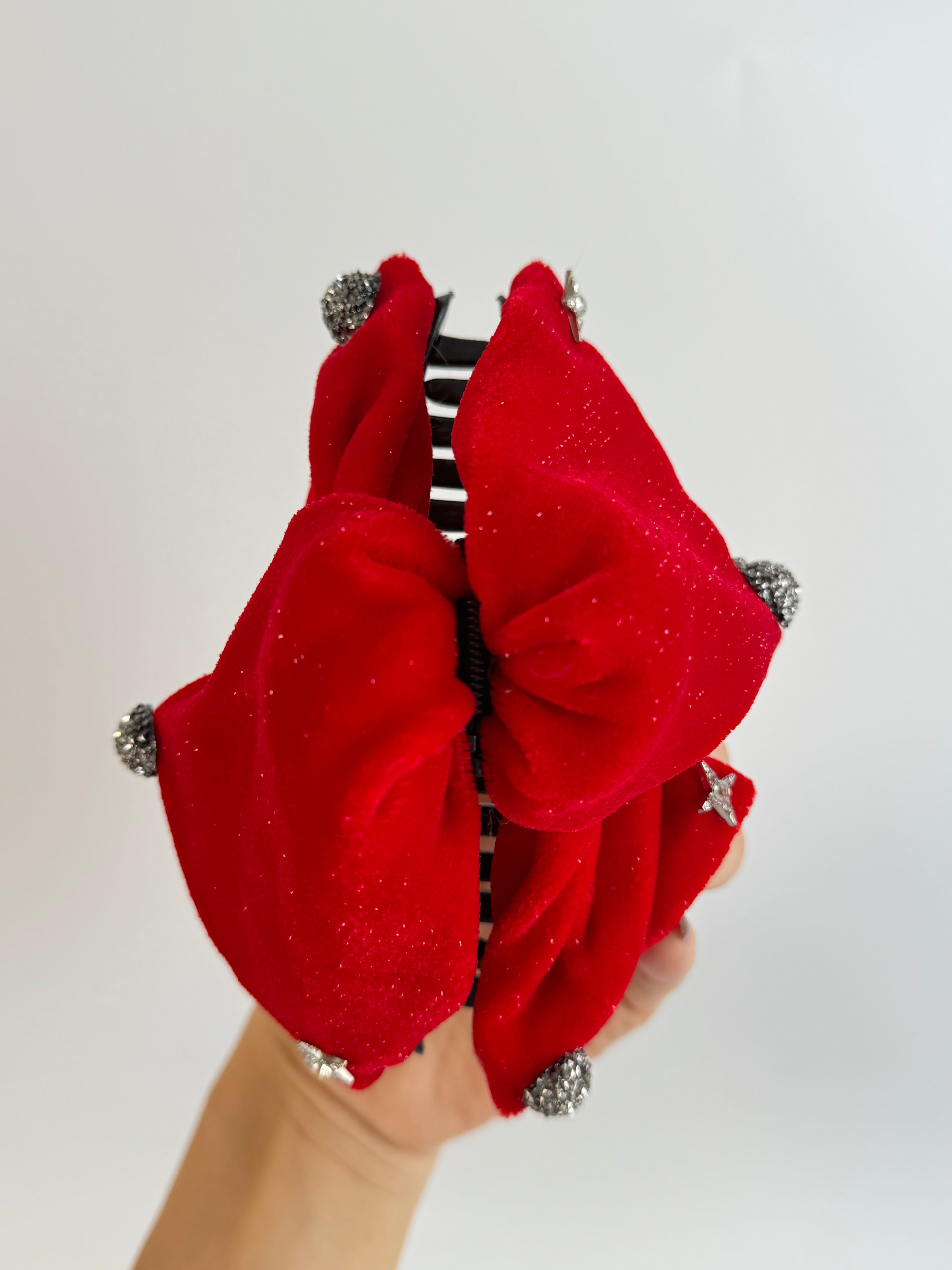 İTHAL KIRMIZI KADİFE TAŞ DETAYLI MANDAL DUBAİ TOKA