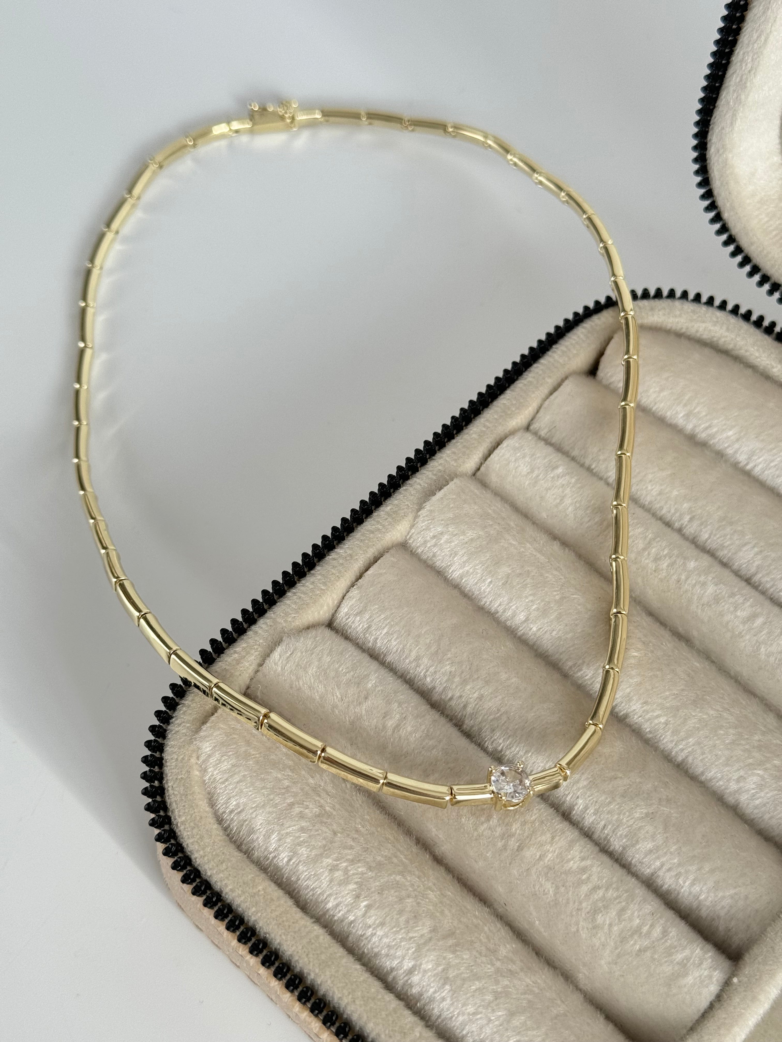 İTHAL TEKTAŞ DETAYLI GOLD KOLYE