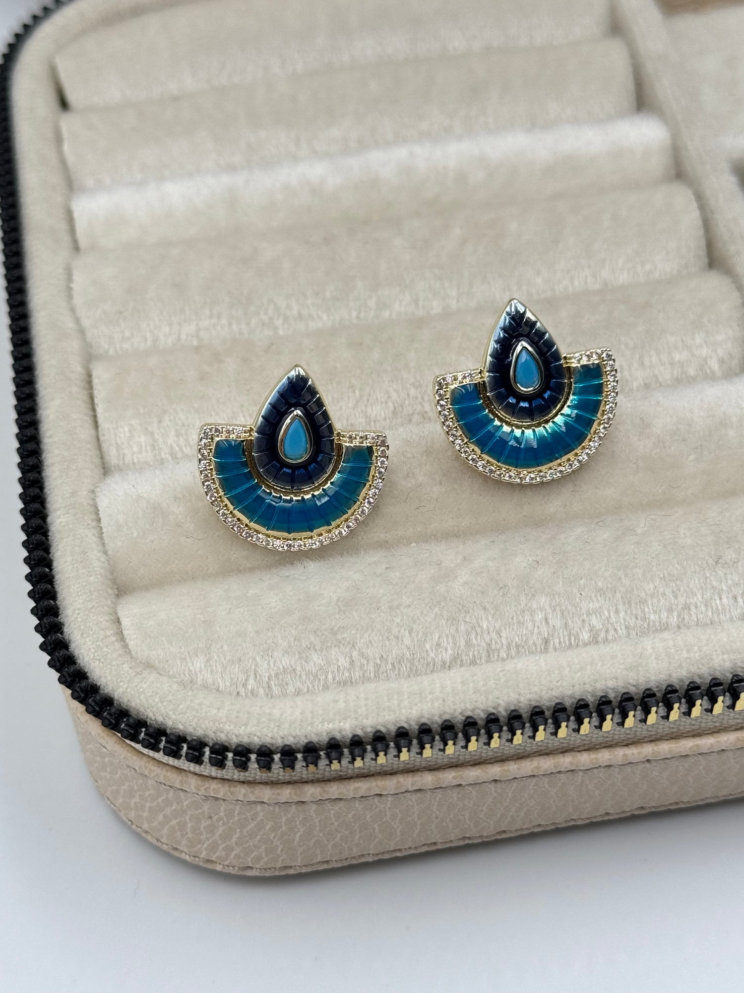 İTHAL MAVİ BONCUKLU KÜPE