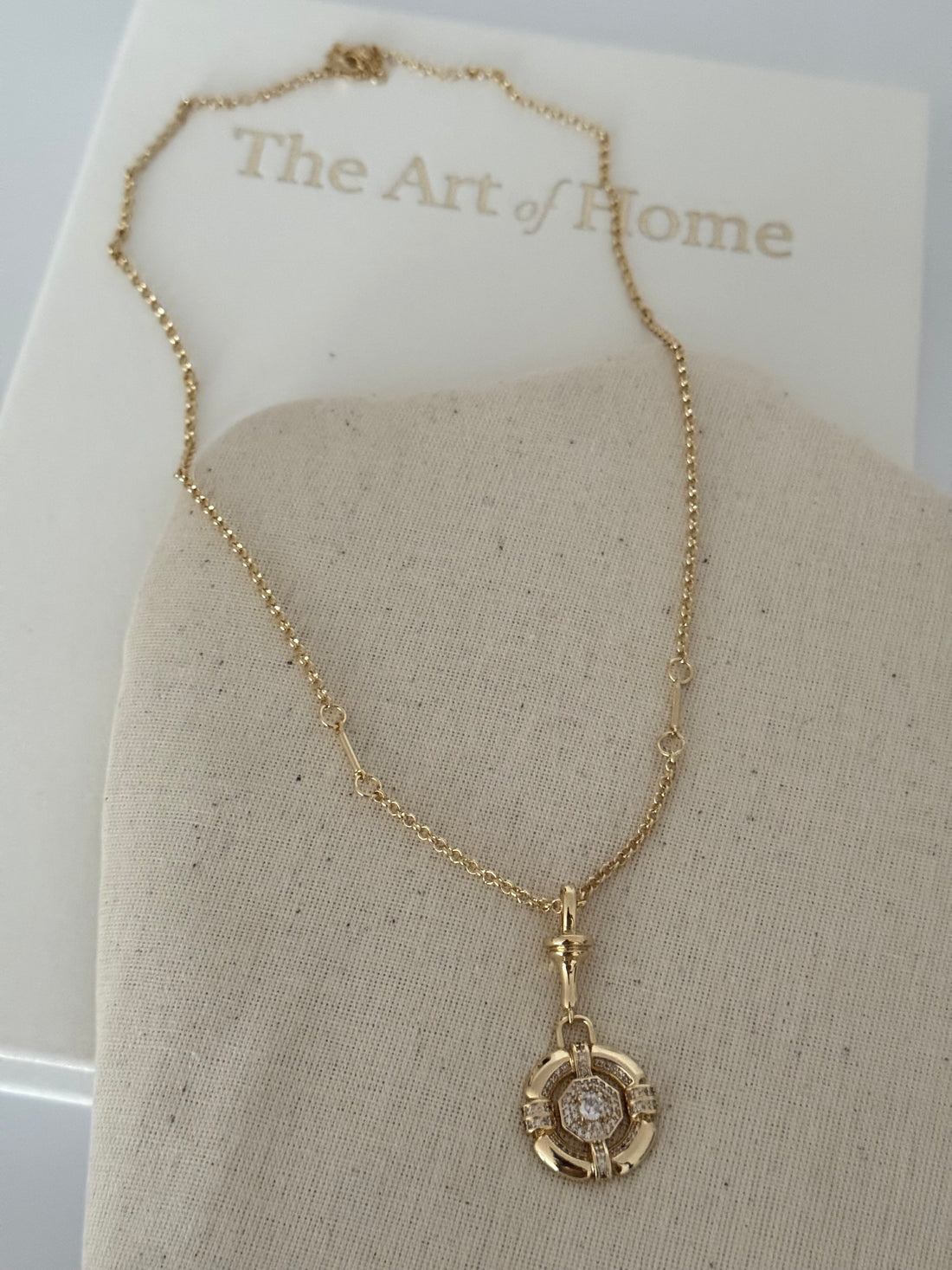 LİORE ANTİK DETAYLI UZUN GOLD KOLYE