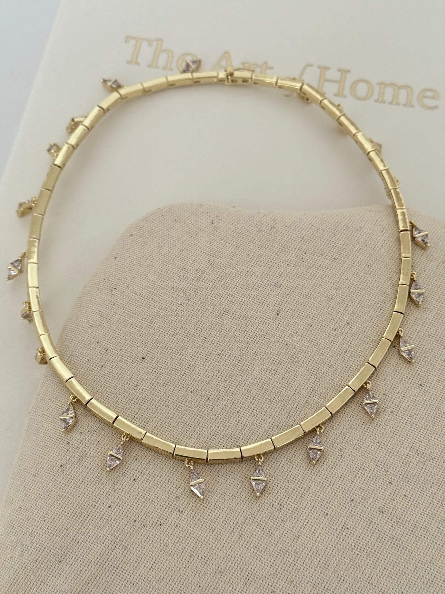 COLETTE ÜÇGEN TAŞ DETAYLI GOLD KOLYE