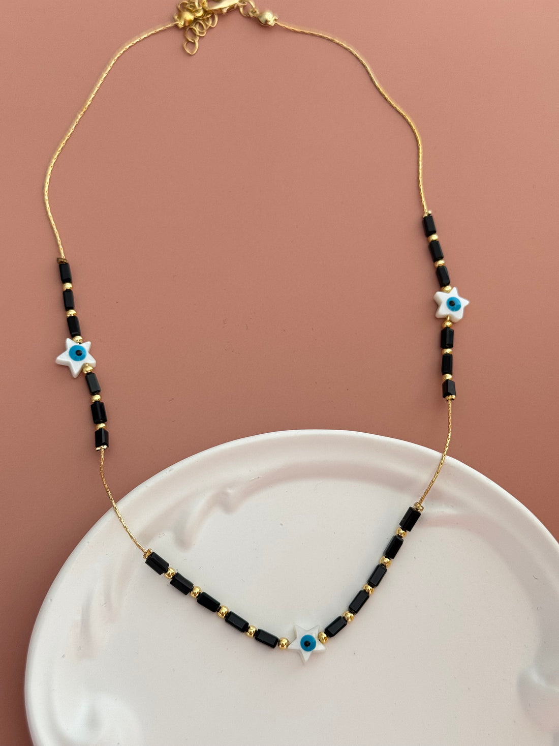 AERİ SİYAH KRİSTAL CAMLI YILDIZ DETAYLI ALTIN KAPLAMA KOLYE