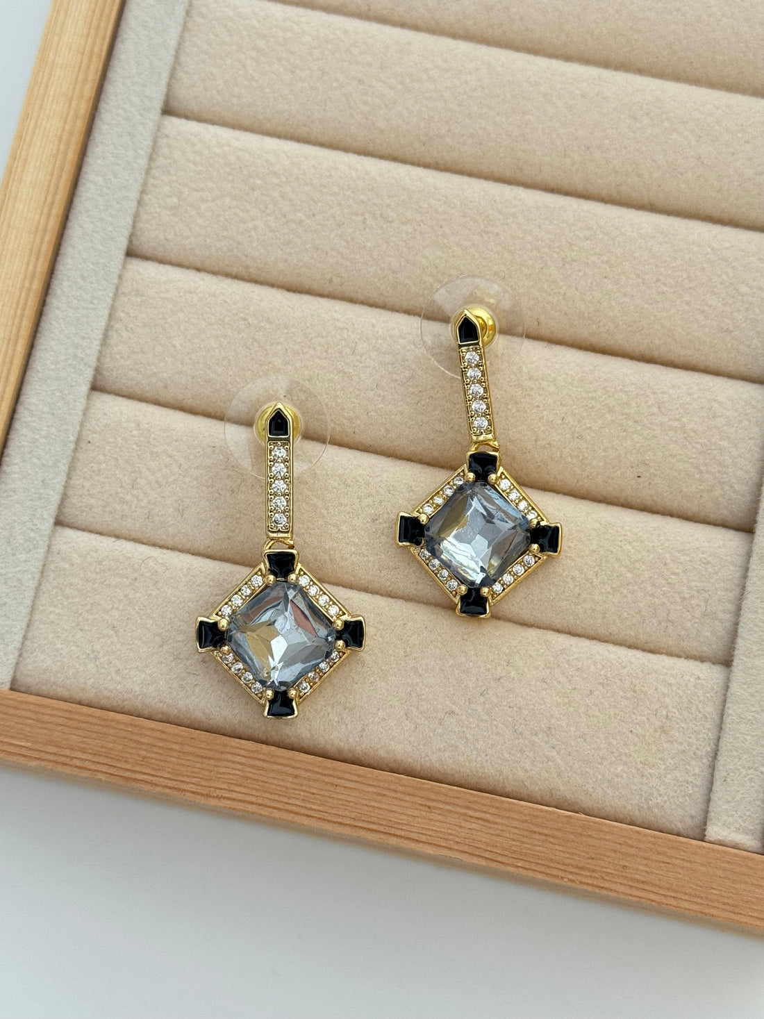 CAİA BAGET TAŞLI GOLD KÜPE