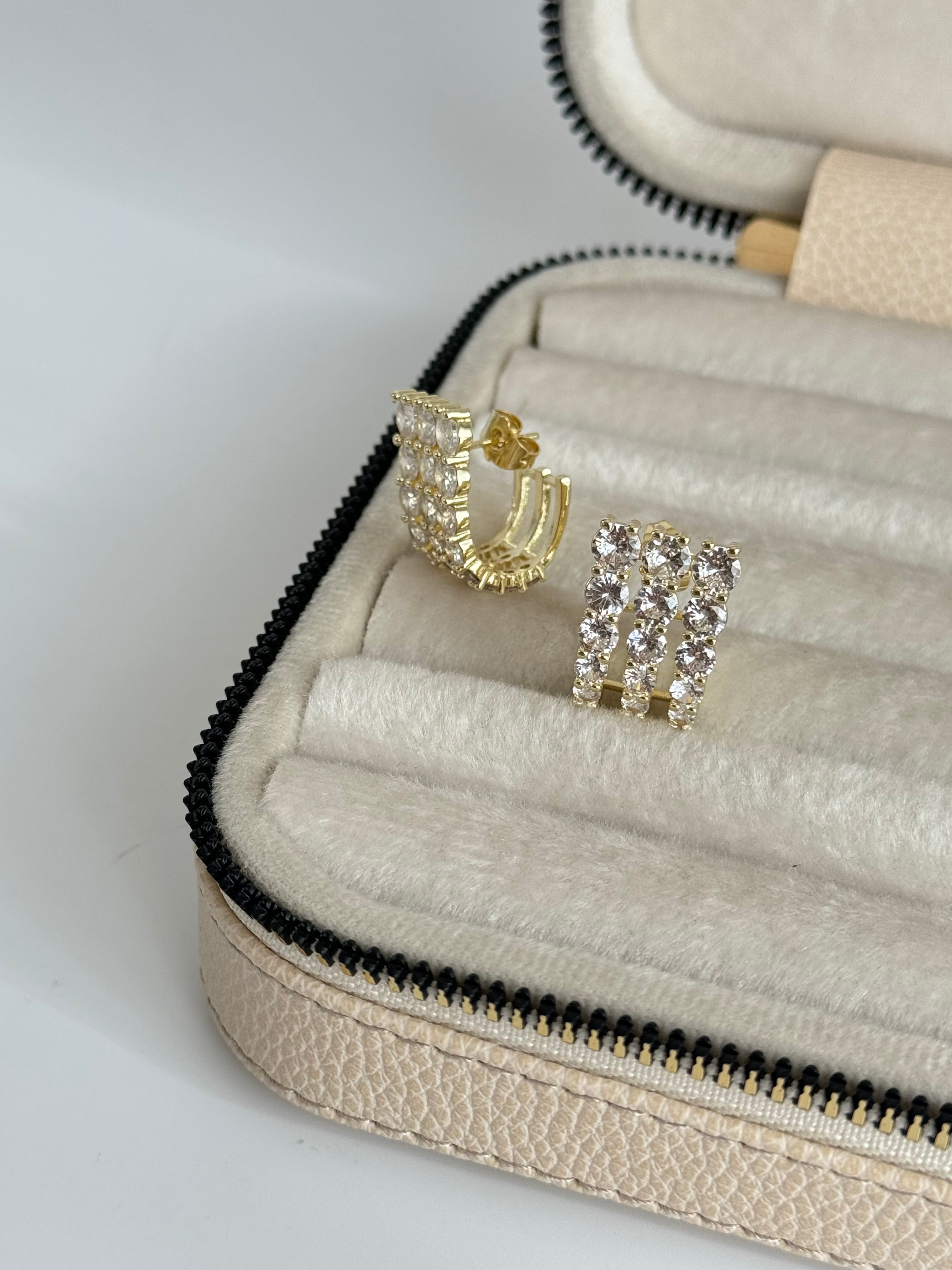 İTHAL TAŞ DETAYLI GOLD KÜPE