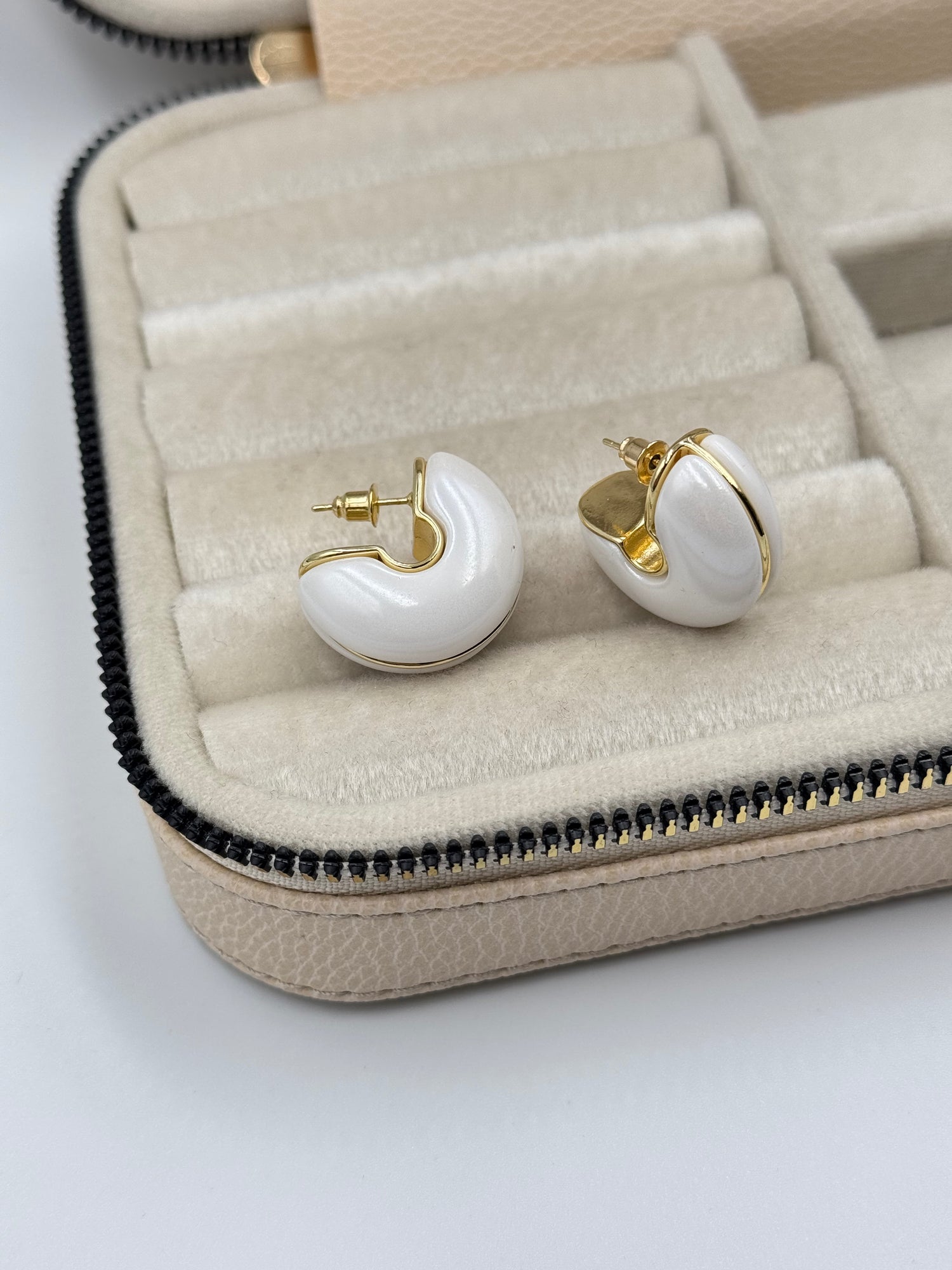 İTHAL BEYAZ KEMİK HALKA KÜPE