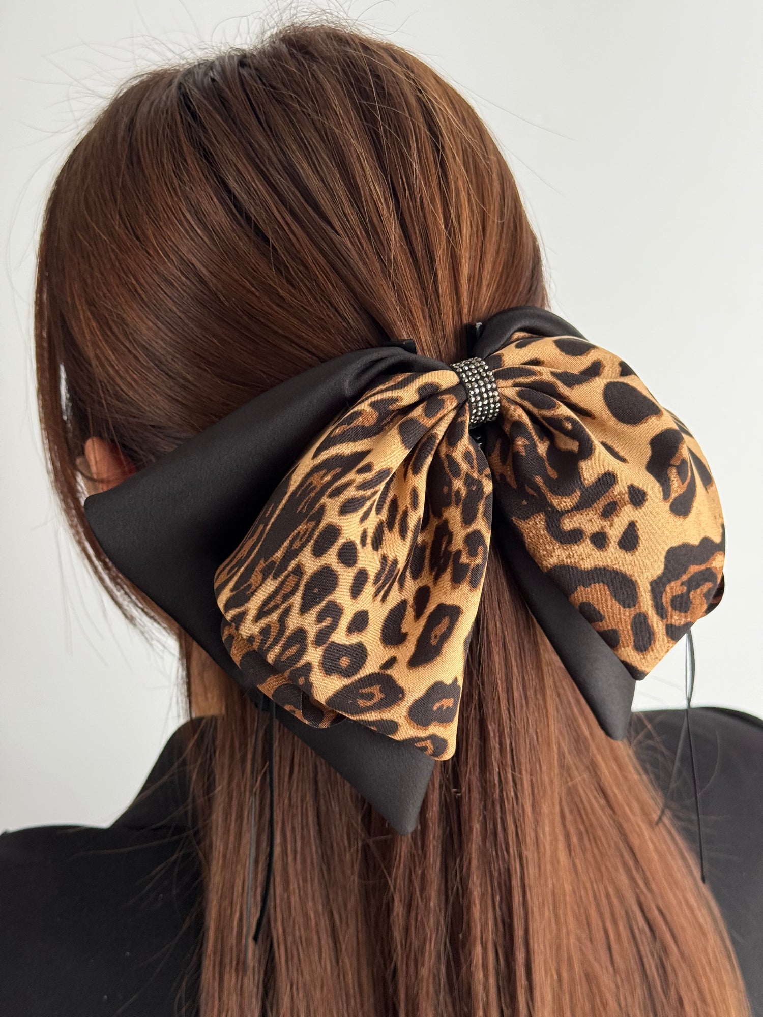 İTHAL TAŞLI FİYONKLU KURDELELİ MANDAL TOKA