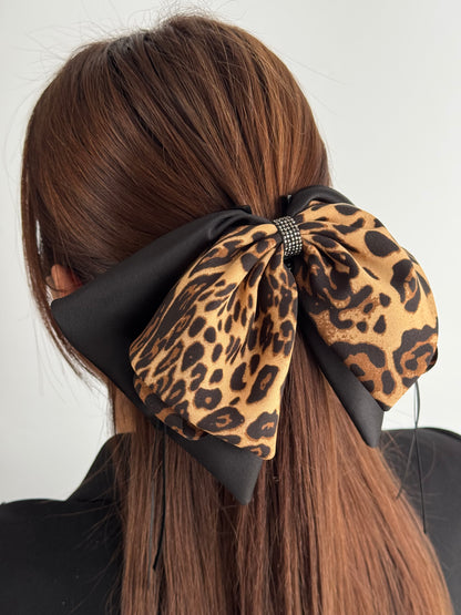 İTHAL TAŞLI FİYONKLU KURDELELİ MANDAL TOKA