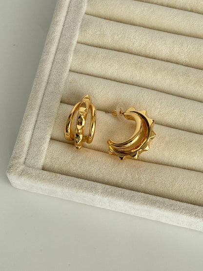 İTHAL ÇİVİ DETAYLI GOLD KÜPE