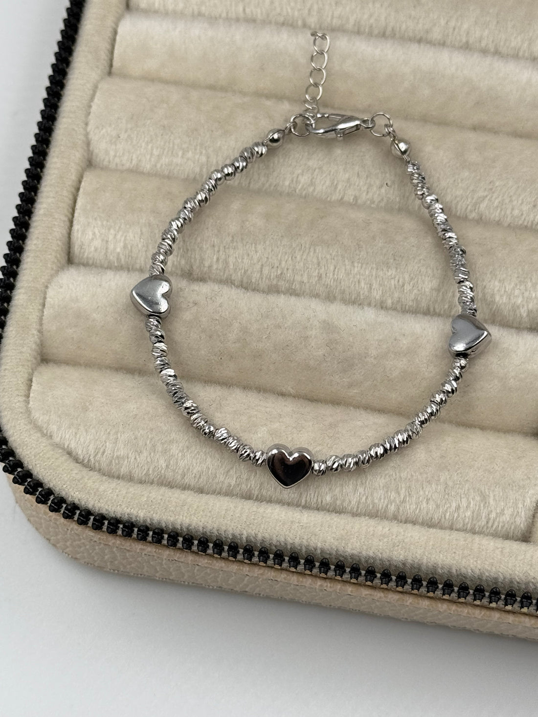 İTHAL KALP DETAYLI DORİKA SİLVER BİLEKLİK