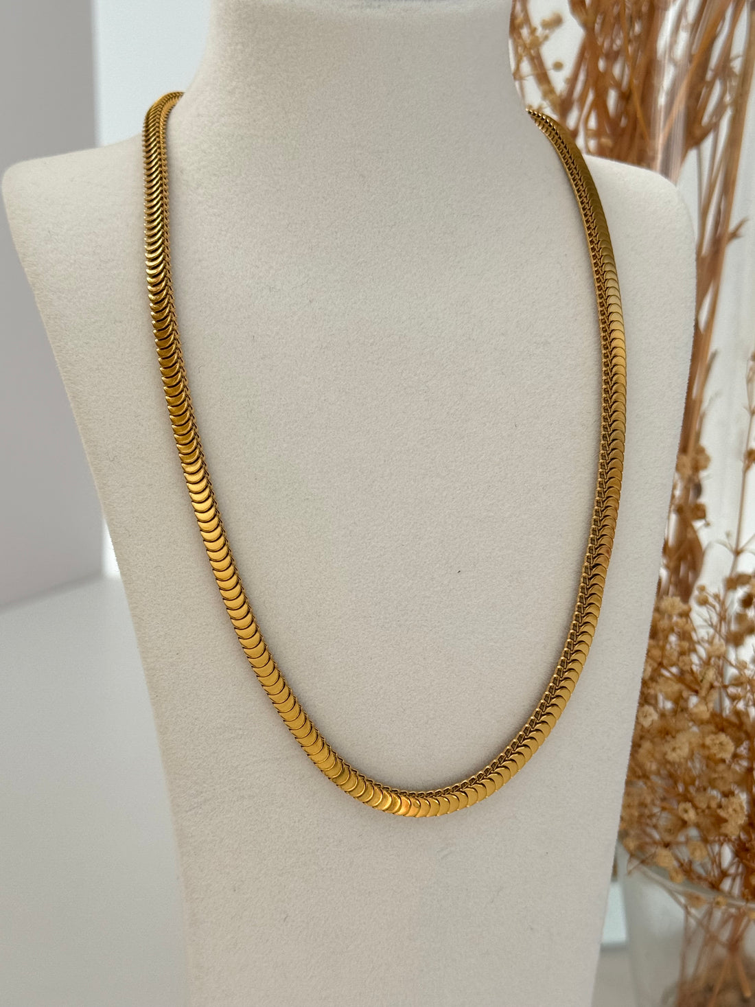 İTHAL BALIK SIRTI DETAYLI GOLD ÇELİK KOLYE