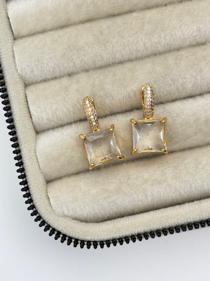 İTHAL KARE TAŞLI GOLD KÜPE