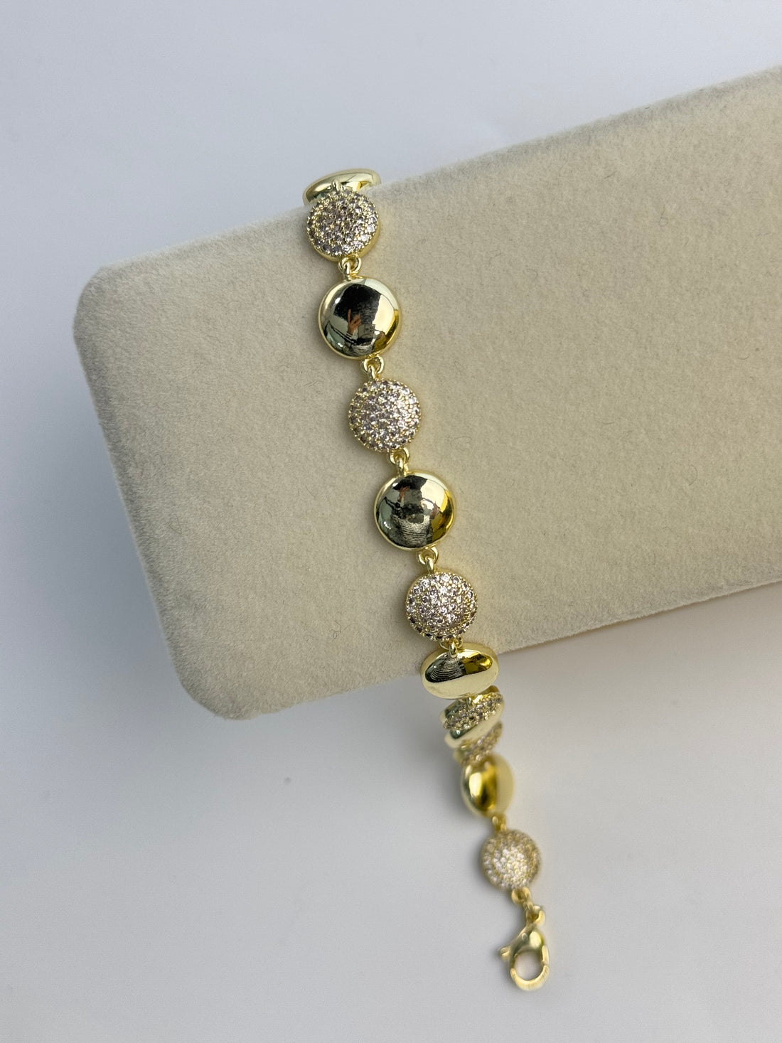 İTHAL OVAL TAŞ DETAYLI GOLD BİLEKLİK