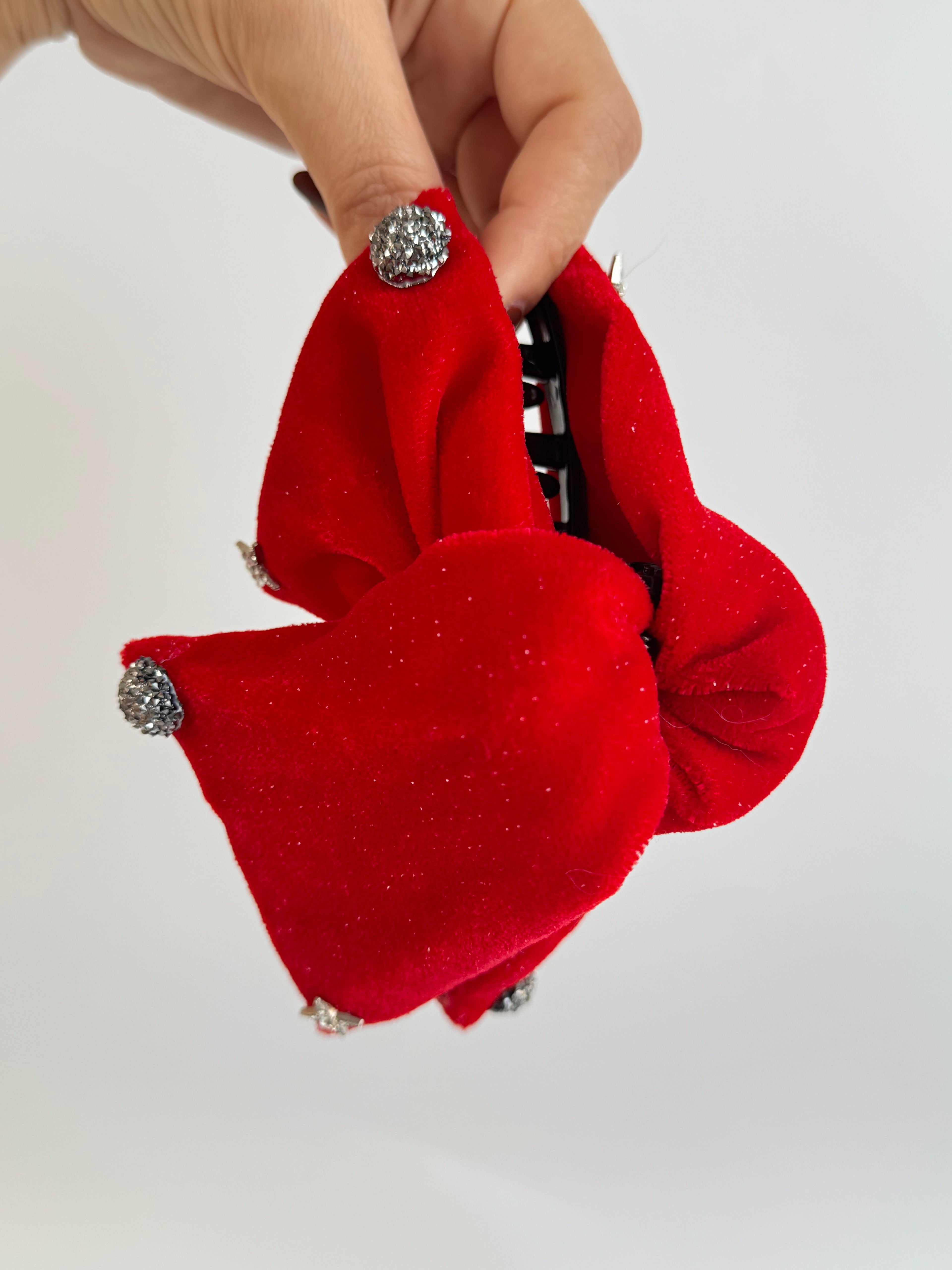 İTHAL KIRMIZI KADİFE TAŞ DETAYLI MANDAL DUBAİ TOKA