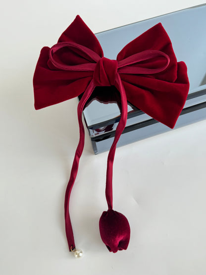 İTHAL TOMURCUK GÜL DETAYLI KIRMIZI FİYONKLU TOKA