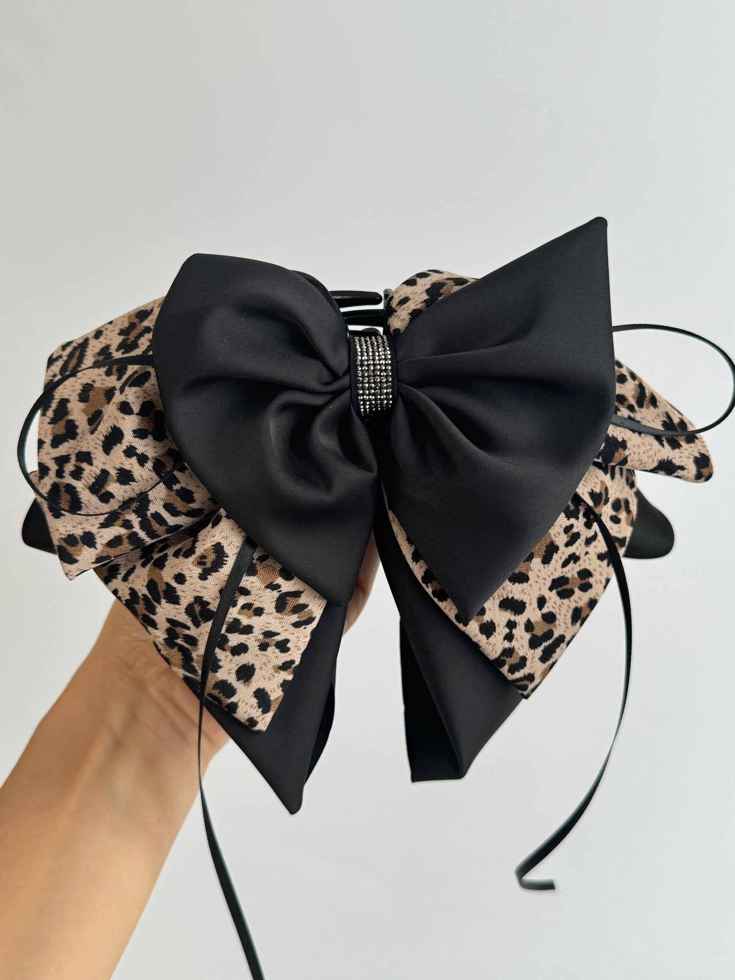 İTHAL FİYONKLU LEOPAR DETAYLI  MANDAL TOKA