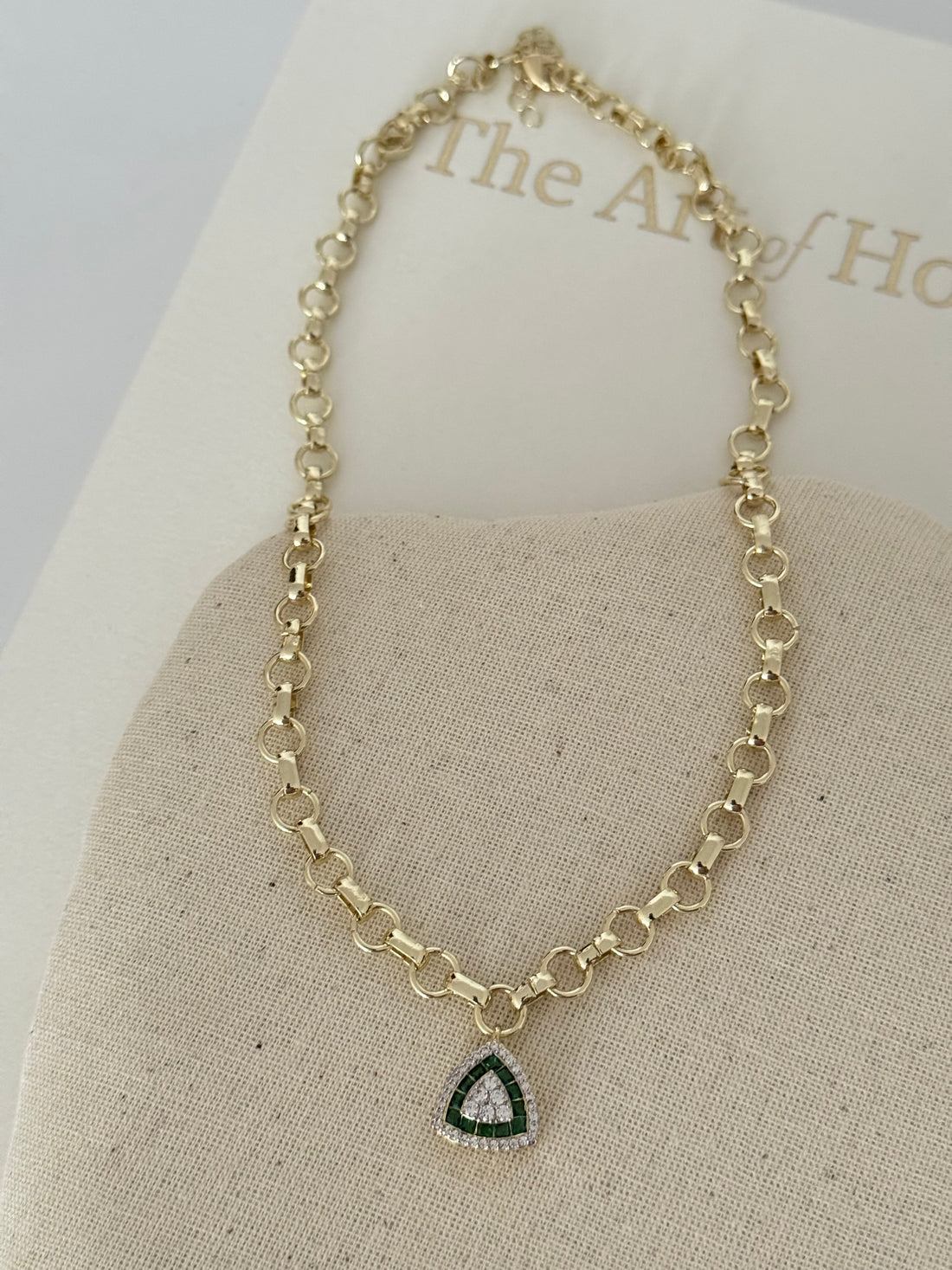 ROSALİE ÜÇGEN YEŞİL TAŞ DETAYLI GOLD ZİNCİR KOLYE