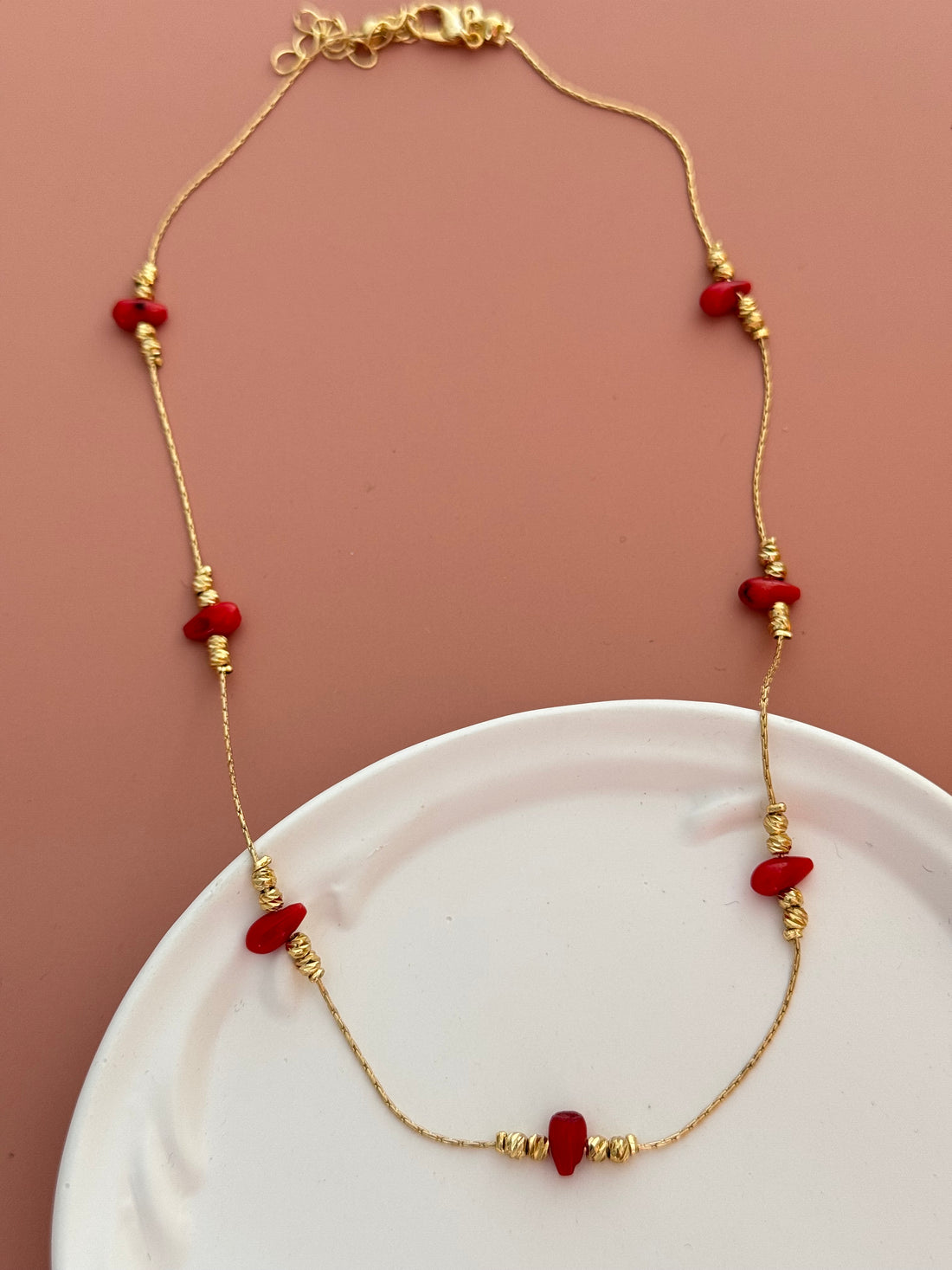 SİYARE MERCAN DOĞAL TAŞLI ALTIN KAPLAMA KOLYE